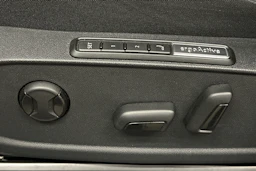 sininen Volkswagen ID.4 2025 kuva 16.