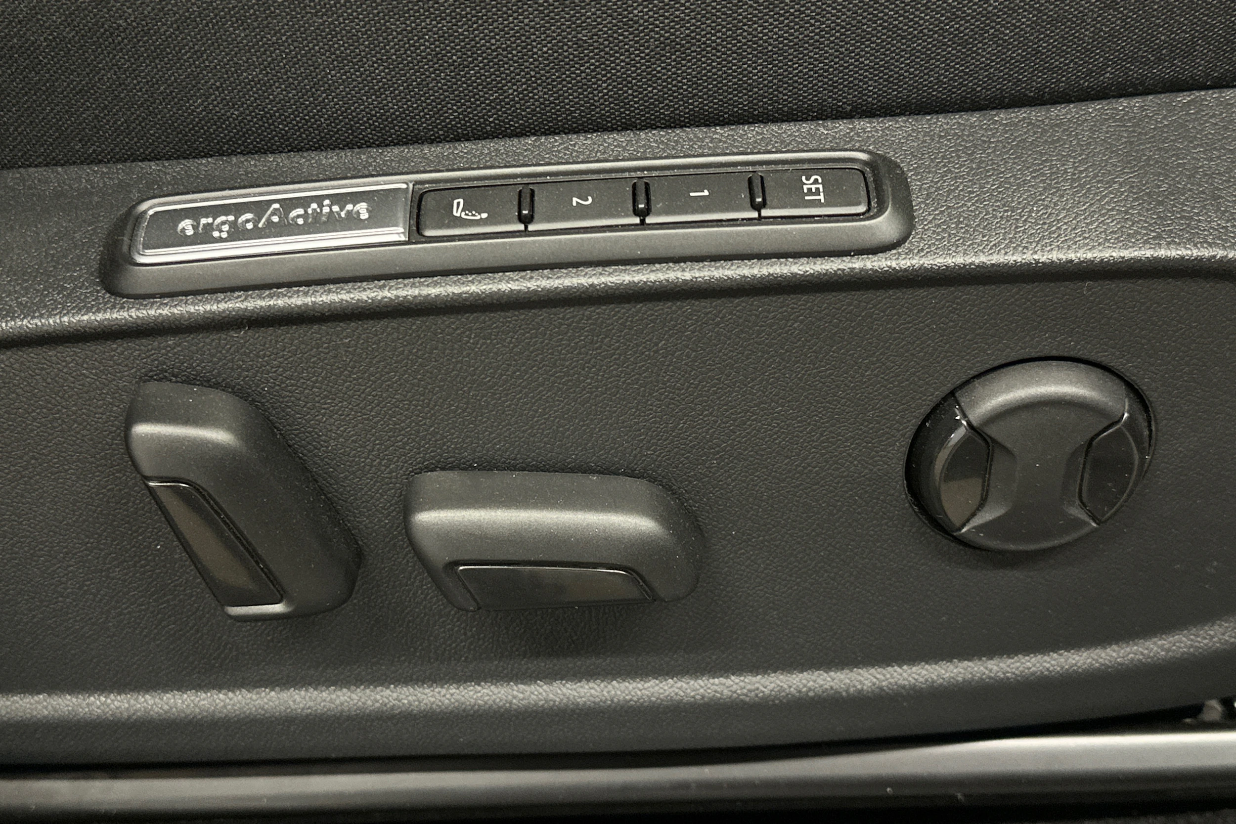 sininen Volkswagen ID.4 2025 kuva 17.