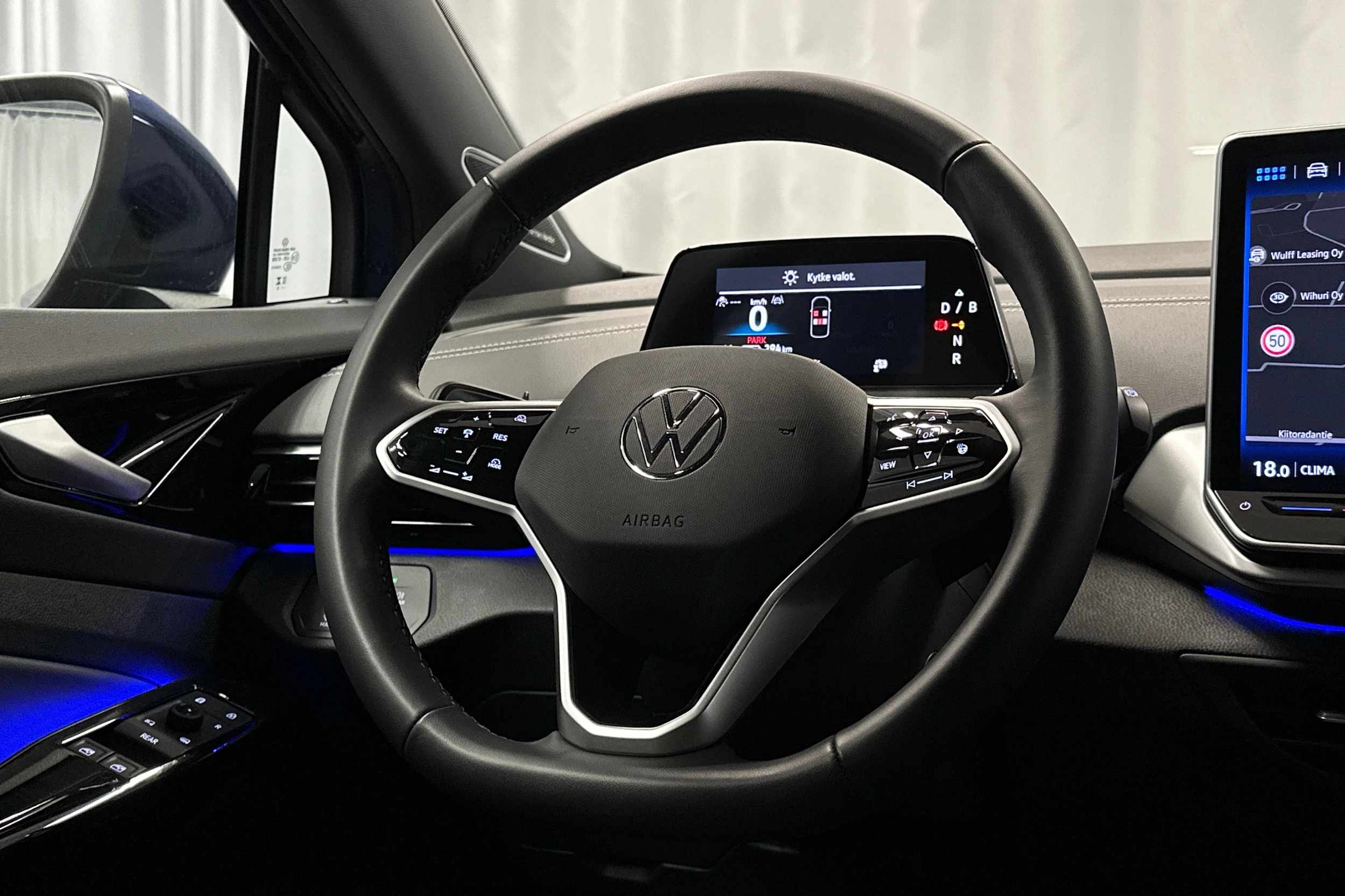 sininen Volkswagen ID.4 2025 kuva 18.