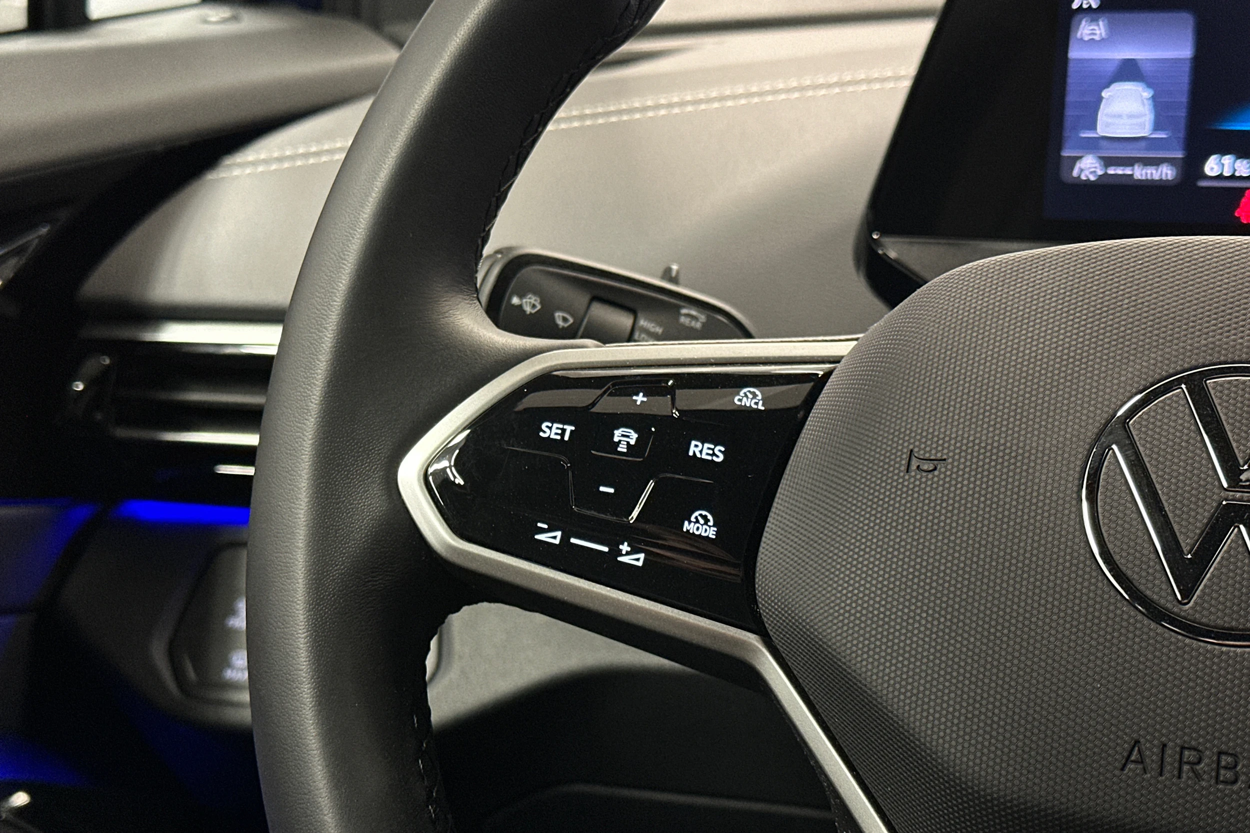 sininen Volkswagen ID.4 2025 kuva 19.