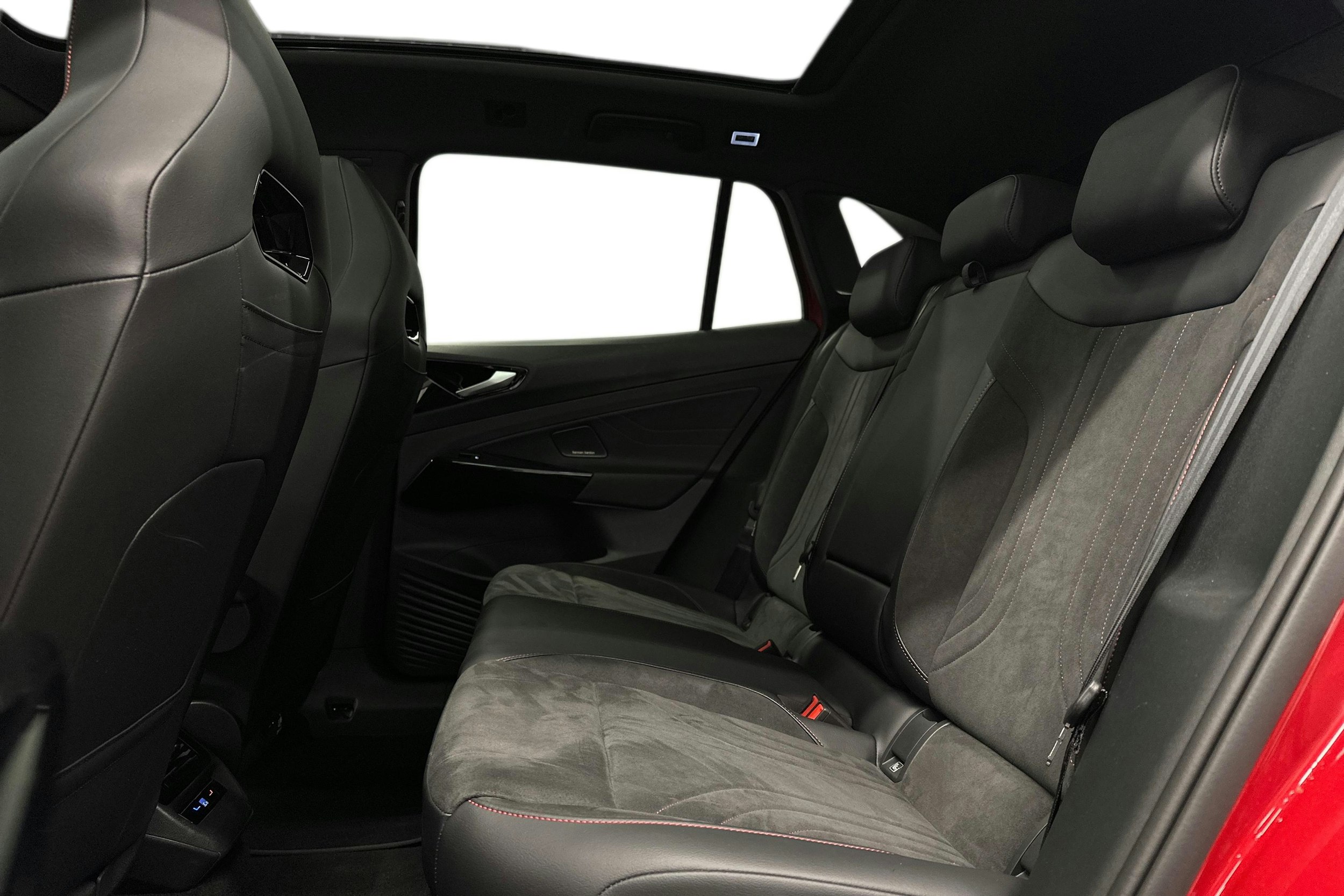 punainen Volkswagen ID.4 2025 kuva 10.