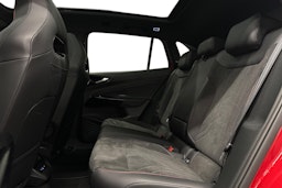 punainen Volkswagen ID.4 2025 kuva 10.