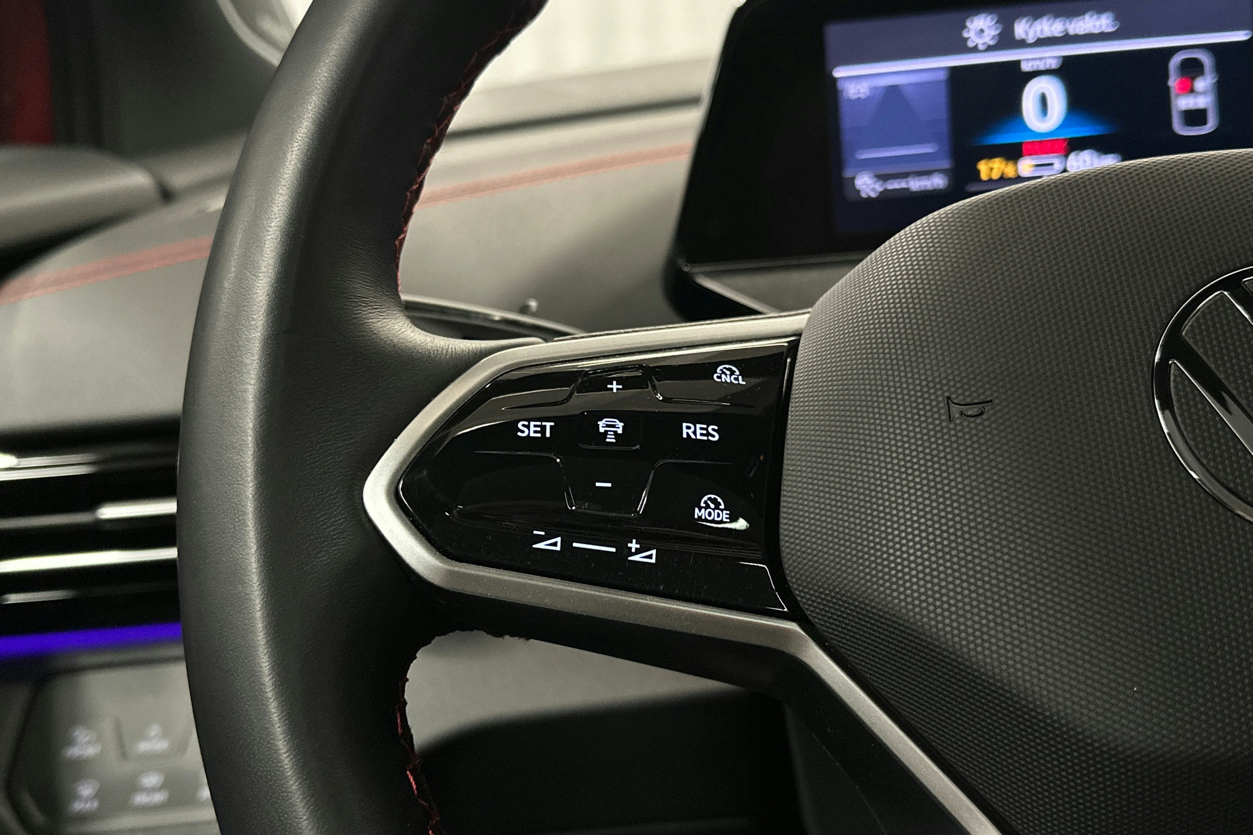 punainen Volkswagen ID.4 2025 kuva 14.