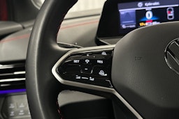 punainen Volkswagen ID.4 2025 kuva 14.