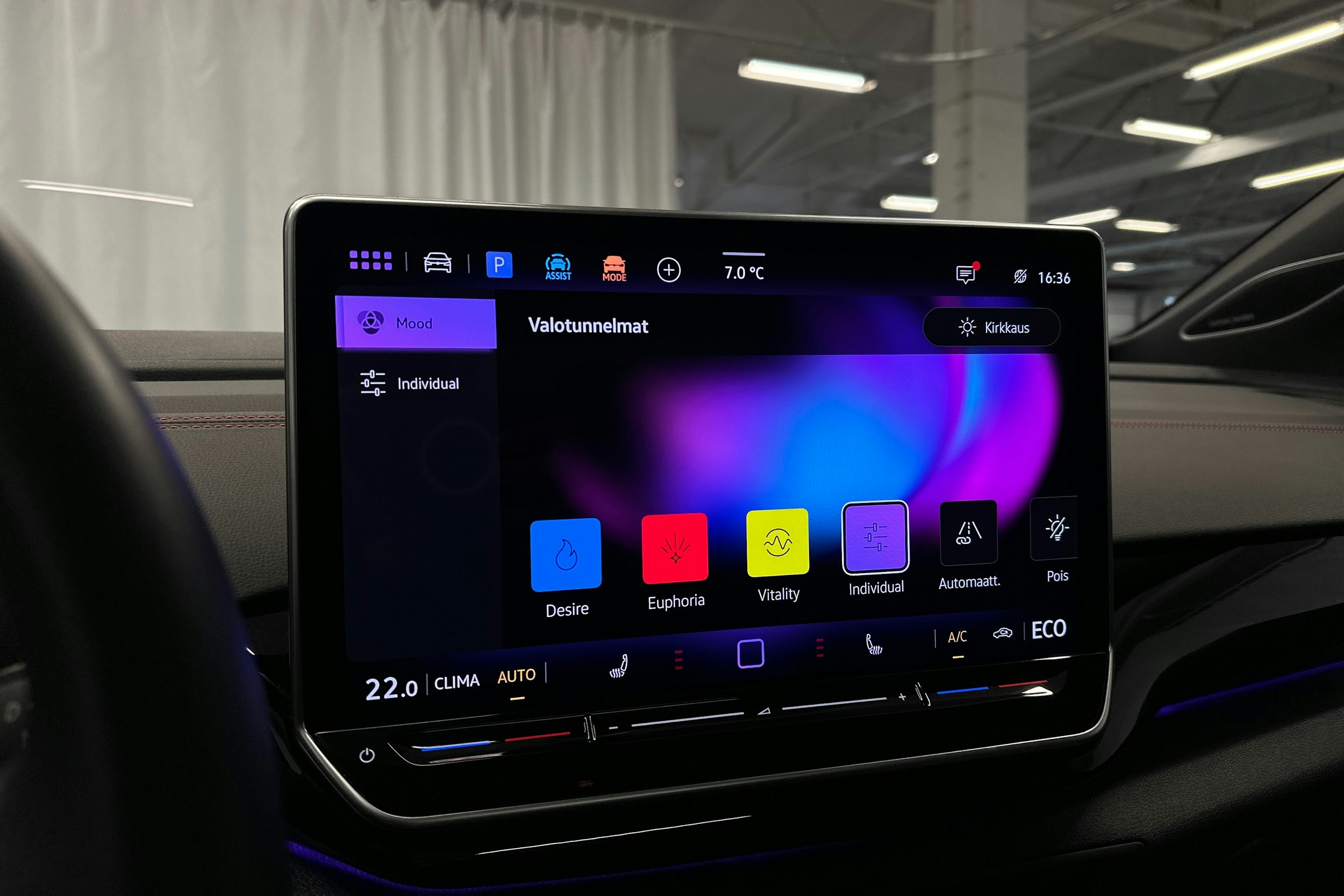 punainen Volkswagen ID.4 2025 kuva 24.