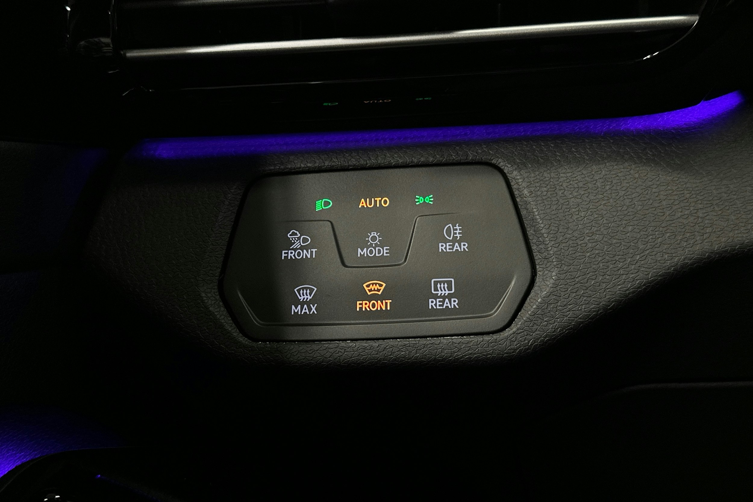 punainen Volkswagen ID.4 2025 kuva 25.