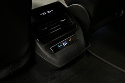 punainen Volkswagen ID.4 2025 kuva 29.