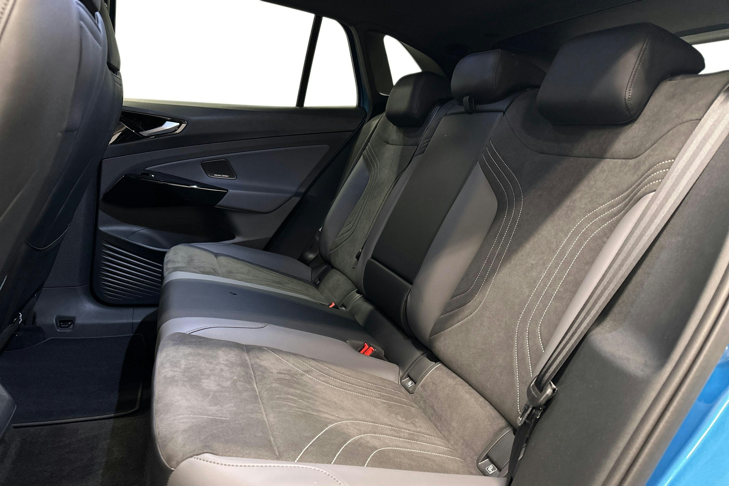 sininen Volkswagen ID.4 2025 kuva 10.