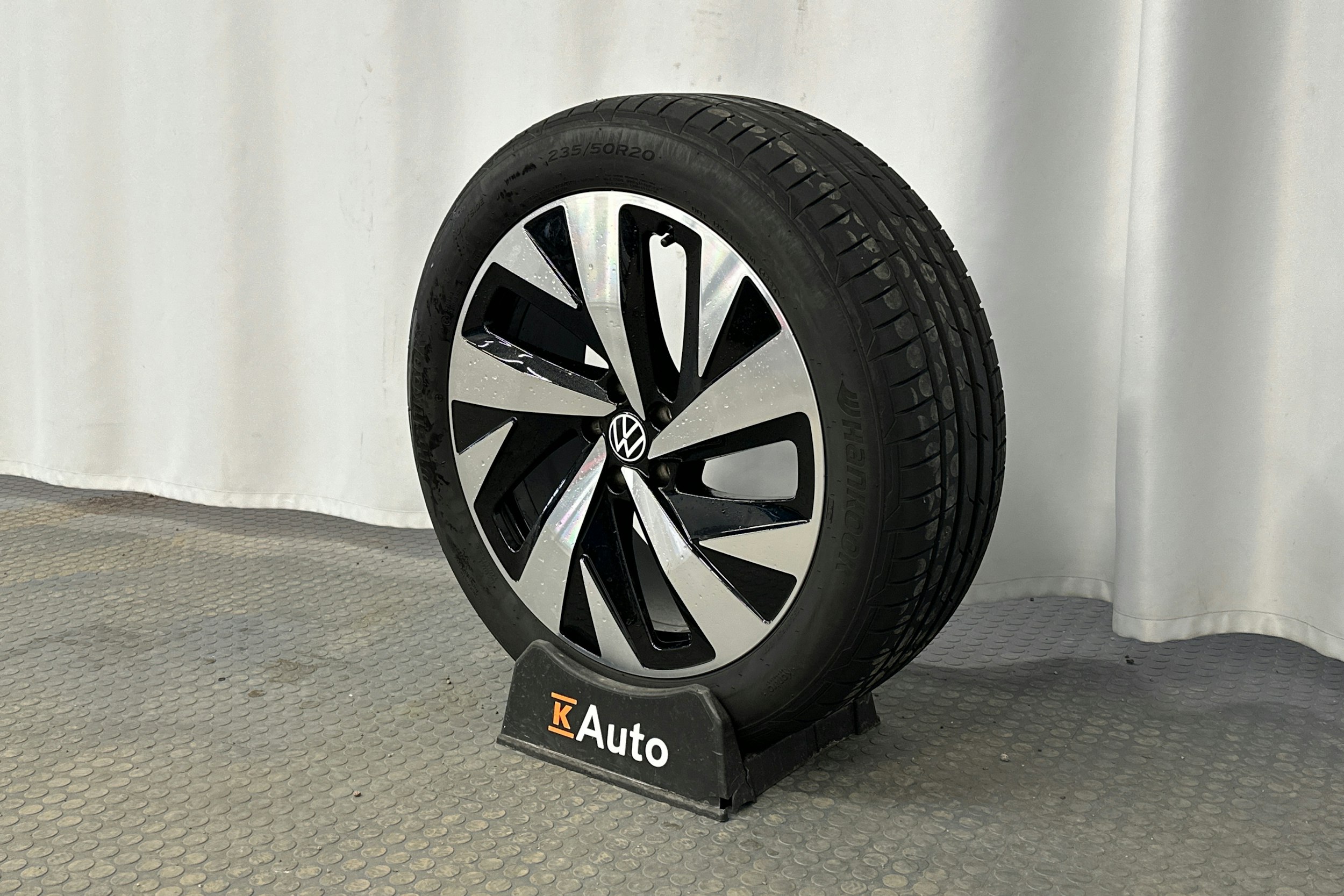 sininen Volkswagen ID.4 2025 kuva 13.