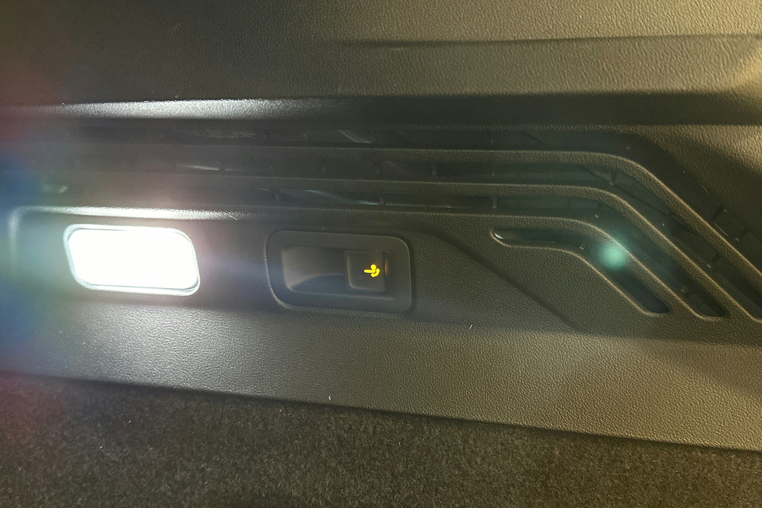 sininen Volkswagen ID.4 2025 kuva 16.