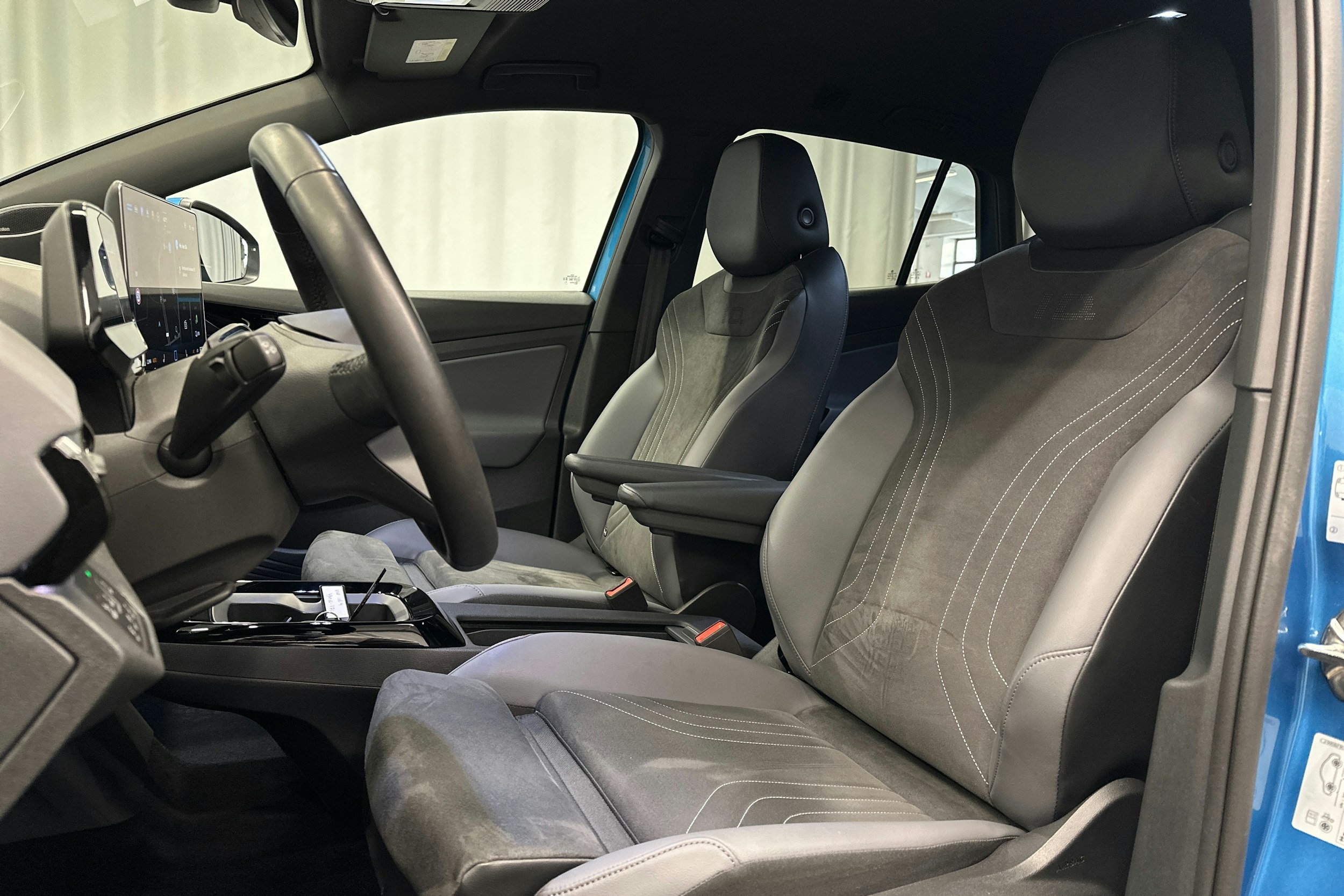 sininen Volkswagen ID.4 2025 kuva 17.