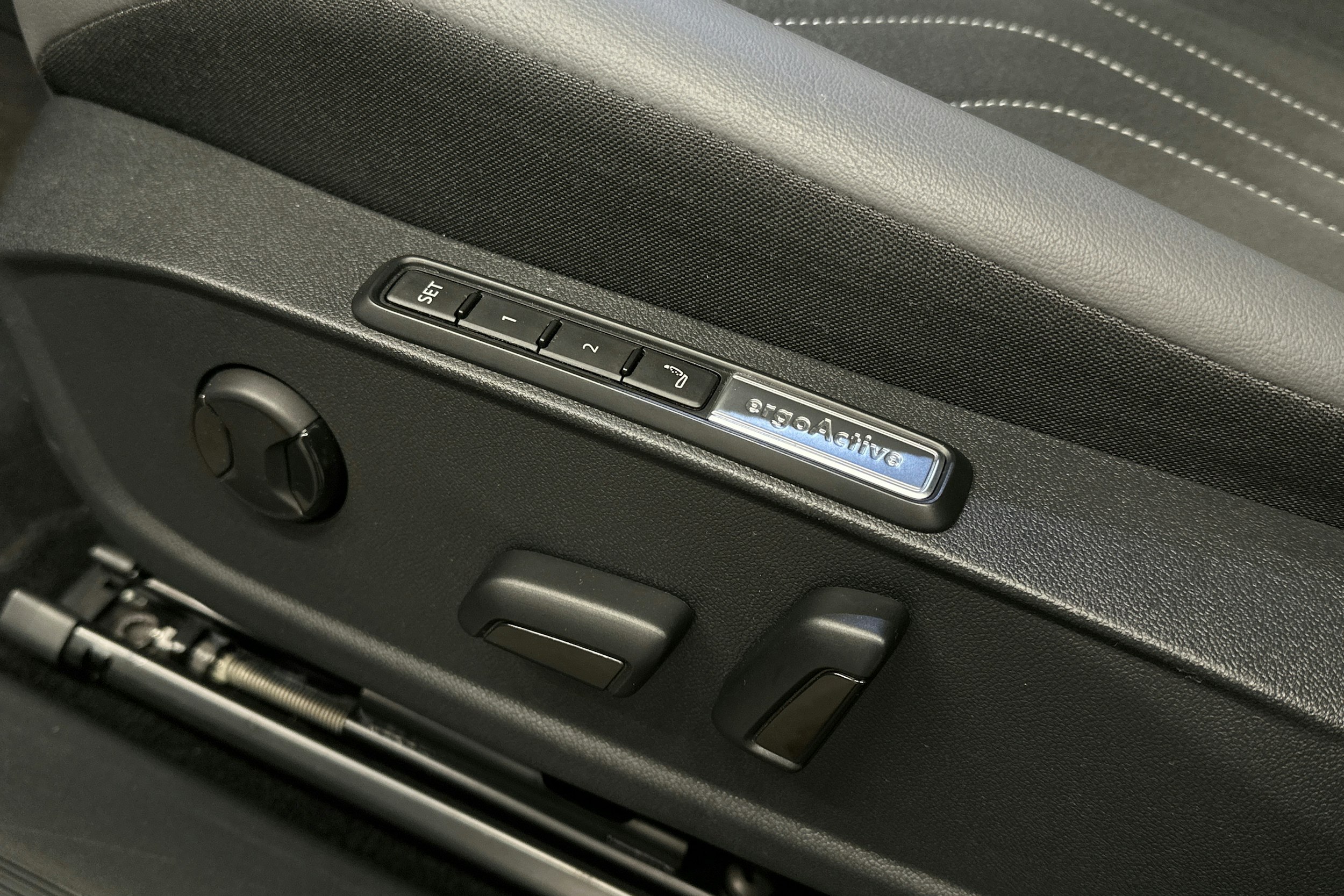 sininen Volkswagen ID.4 2025 kuva 18.