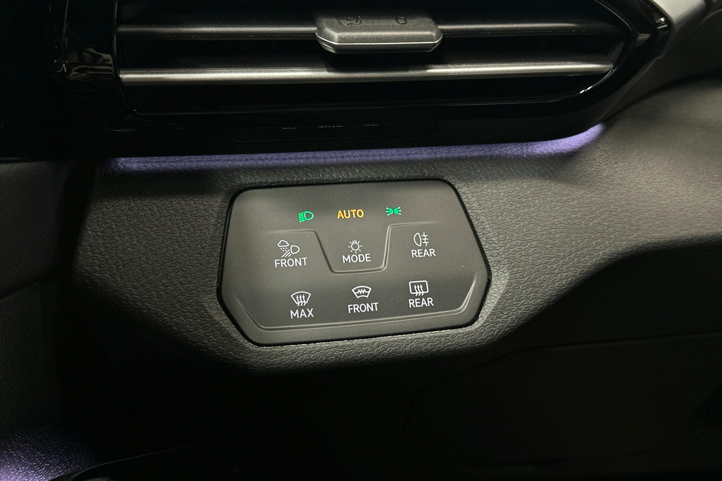 sininen Volkswagen ID.4 2025 kuva 22.