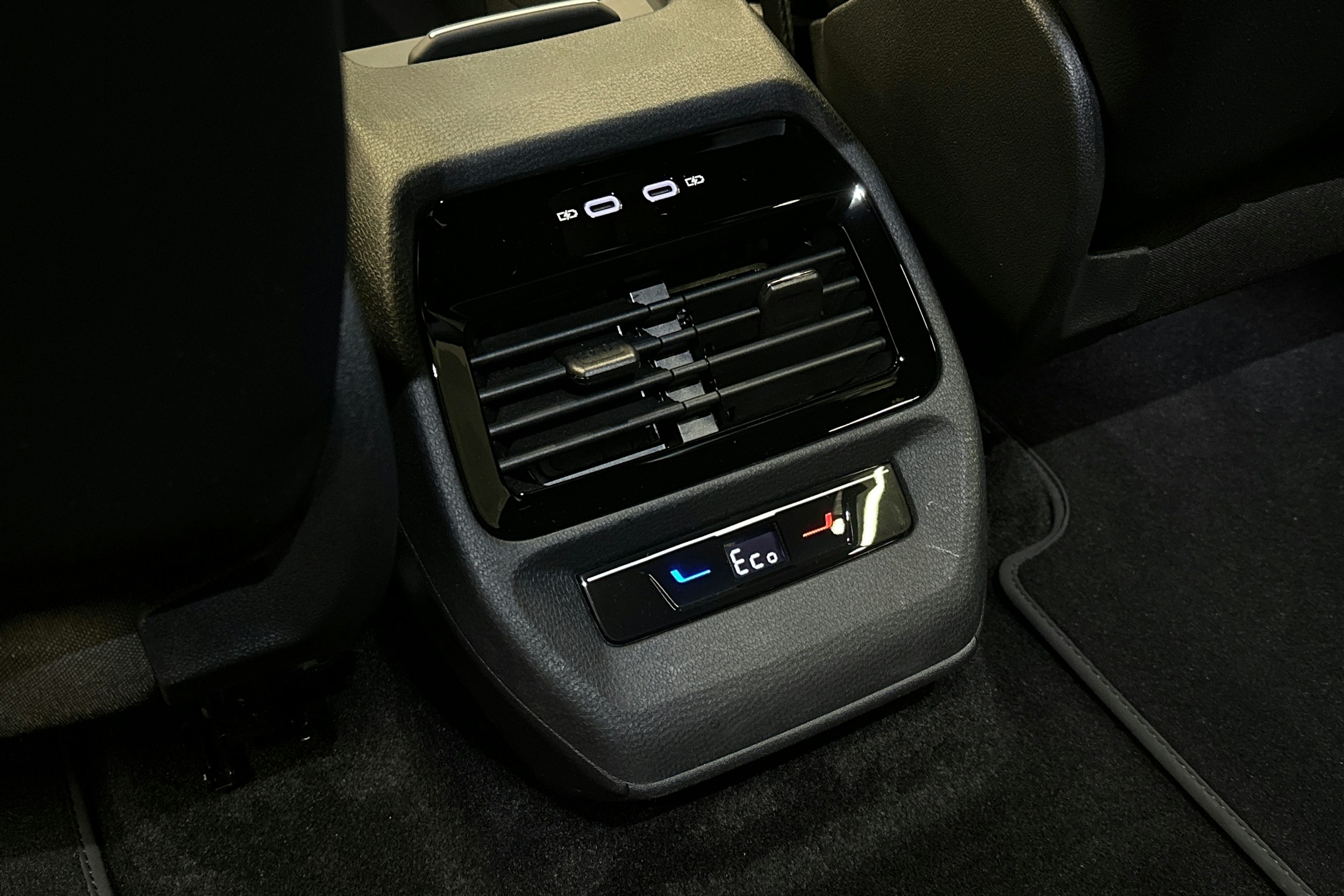 sininen Volkswagen ID.4 2025 kuva 36.