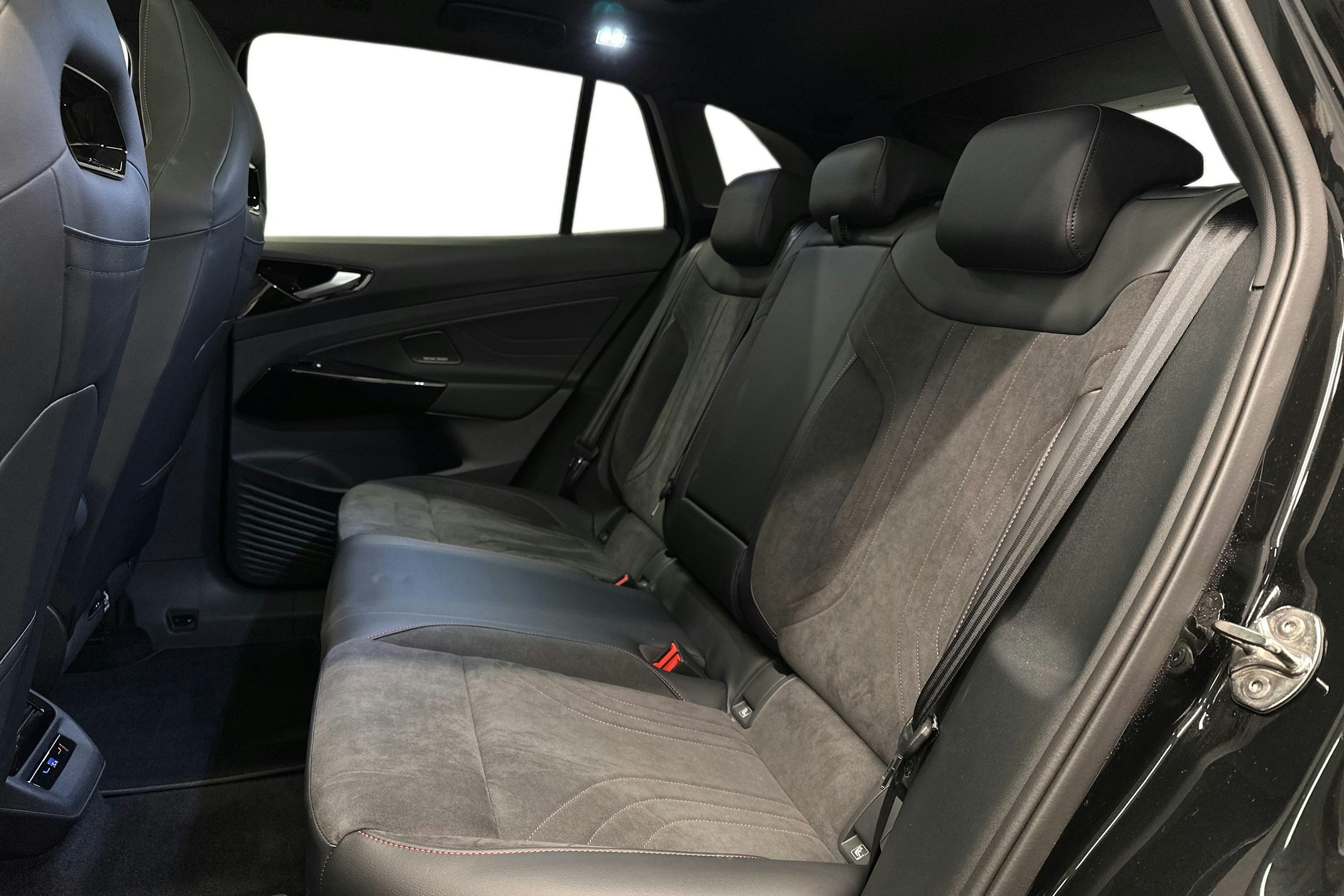 musta Volkswagen ID.4 2025 kuva 8.