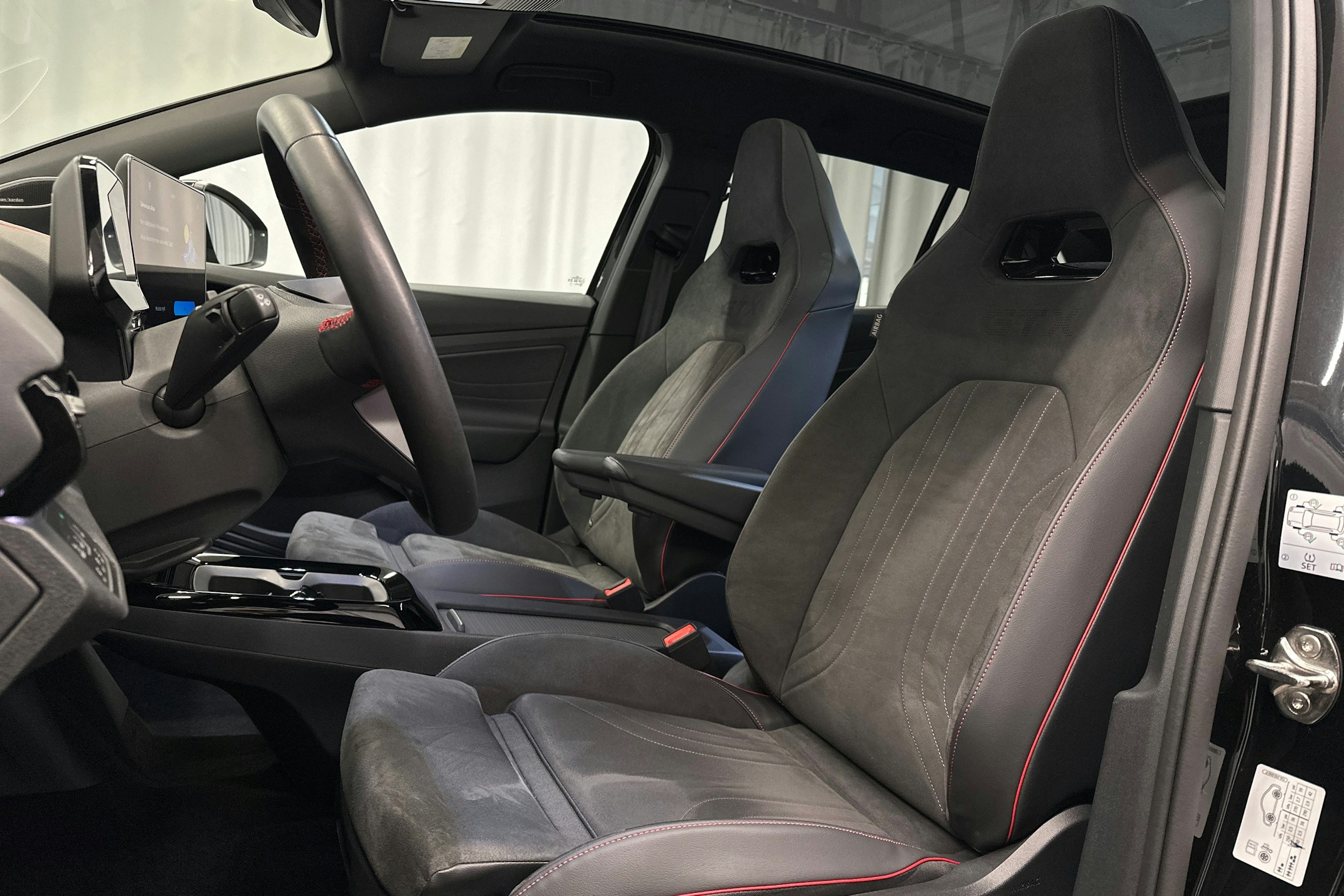 musta Volkswagen ID.4 2025 kuva 13.