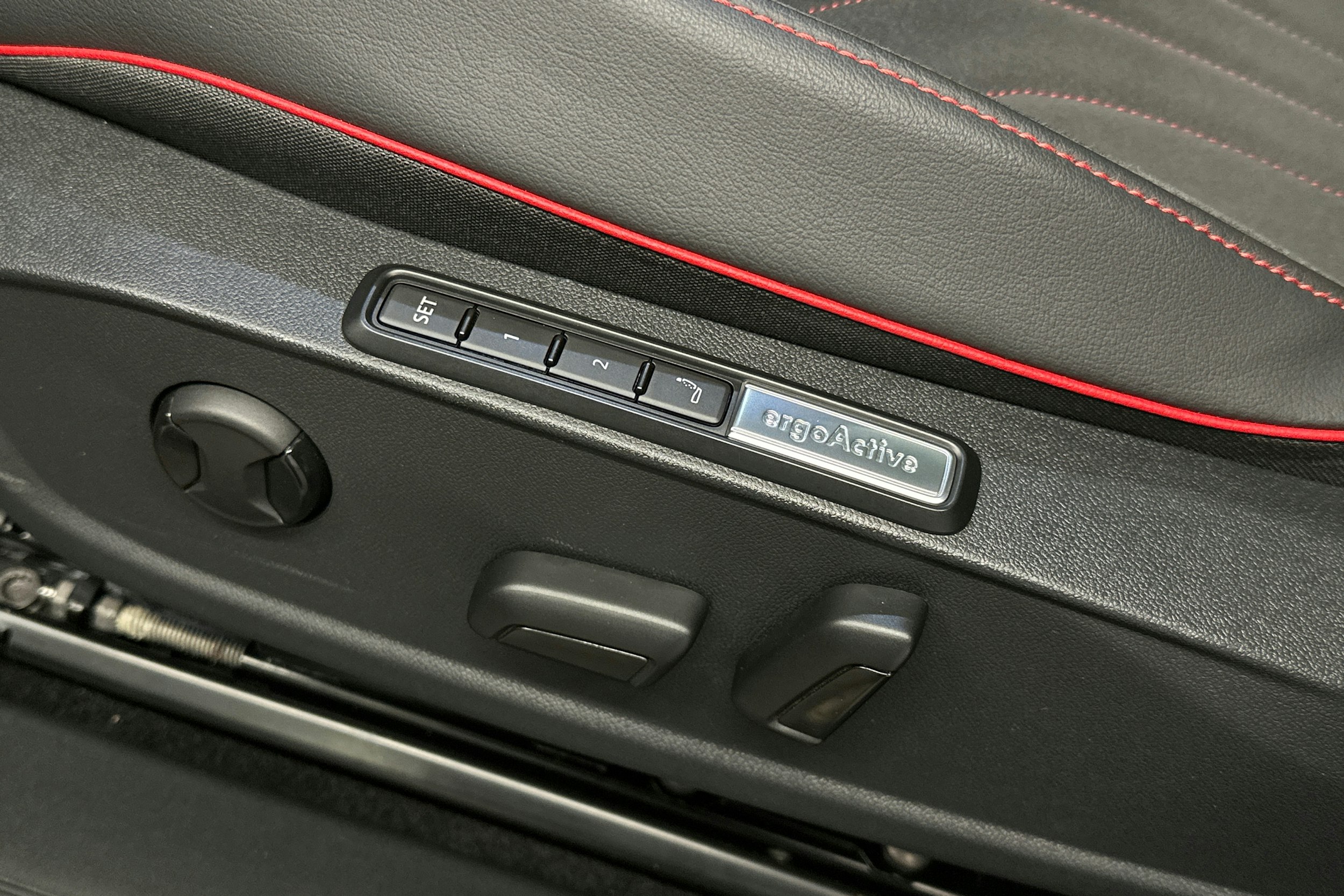 musta Volkswagen ID.4 2025 kuva 14.