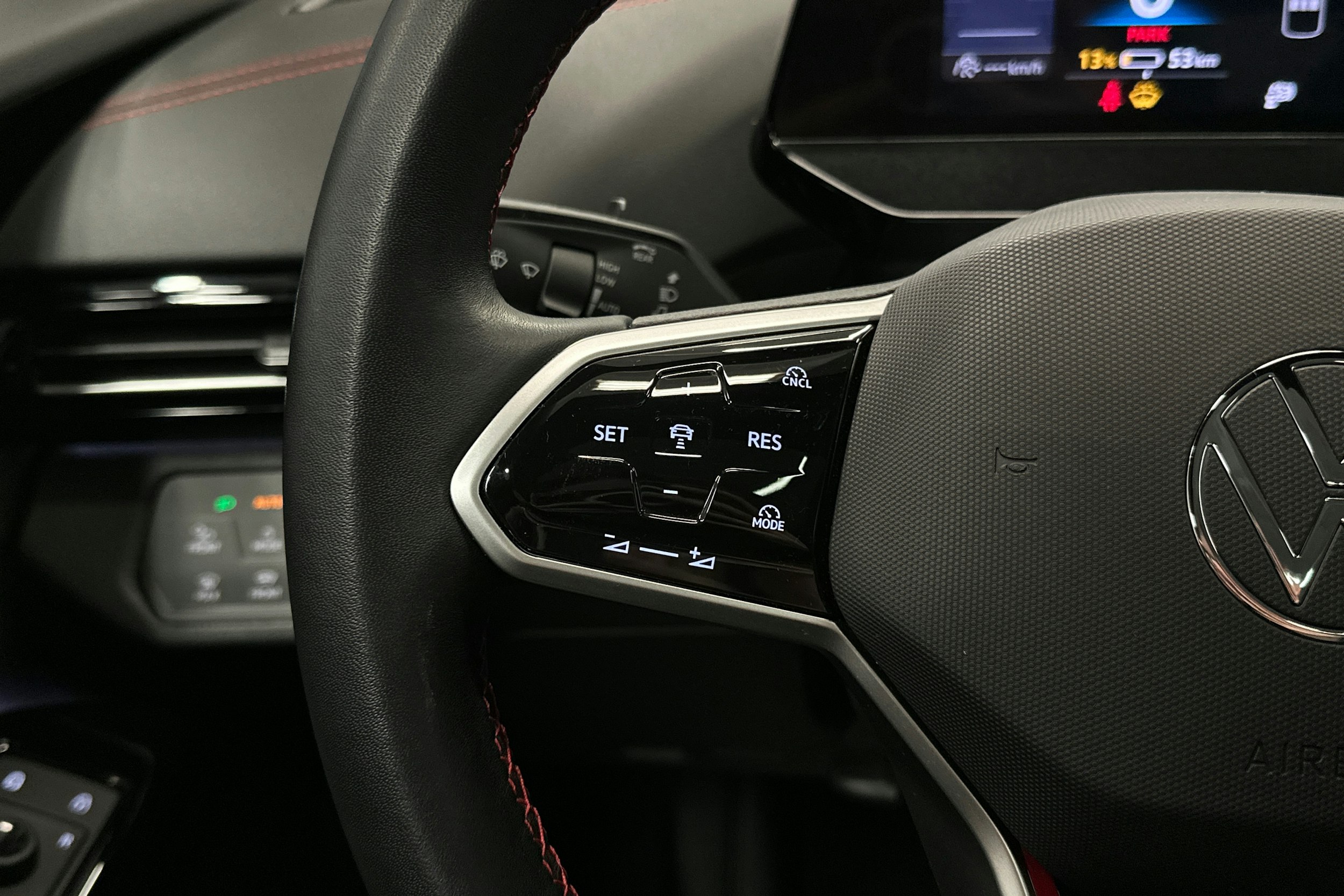 musta Volkswagen ID.4 2025 kuva 16.