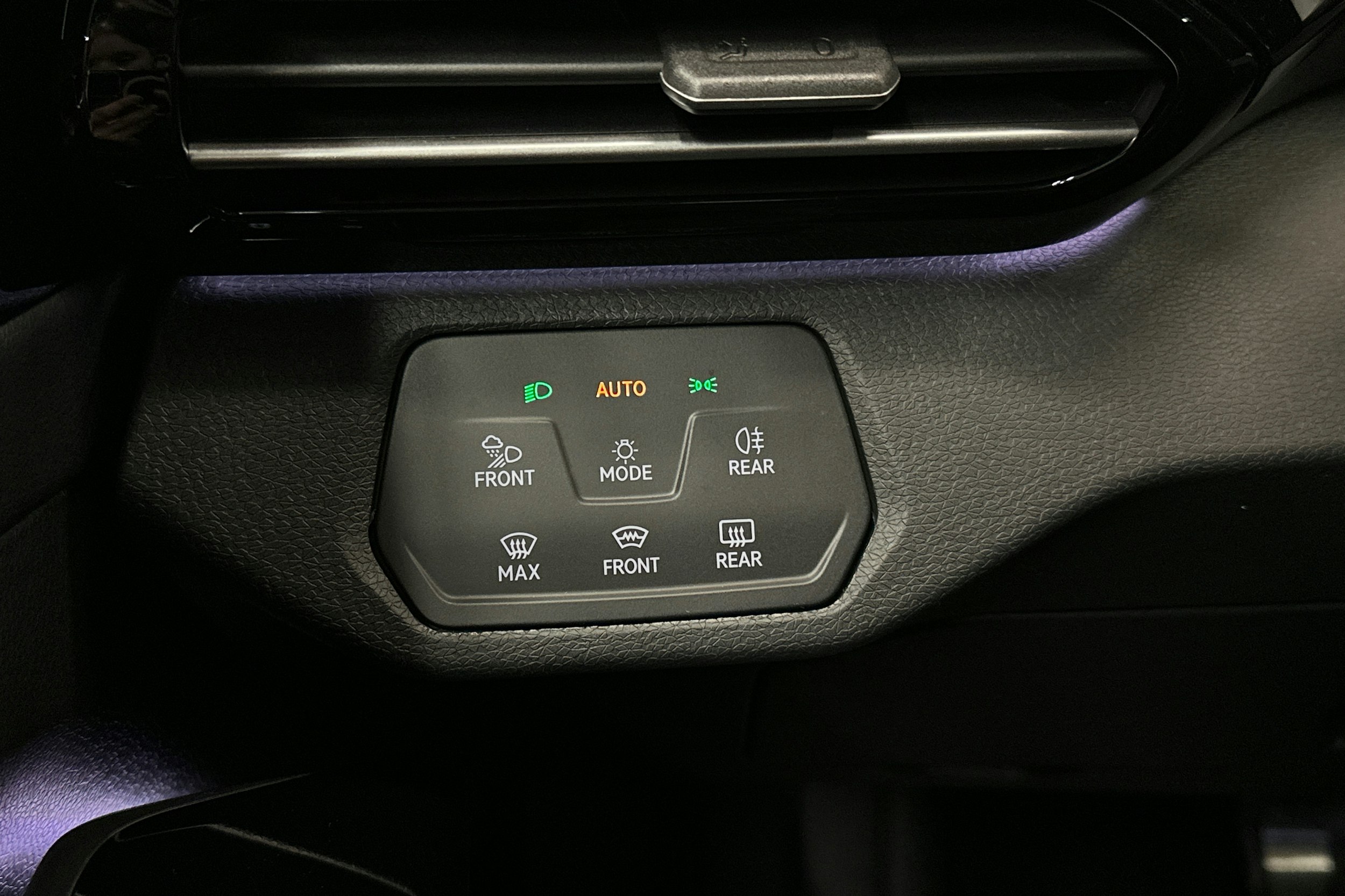 musta Volkswagen ID.4 2025 kuva 18.