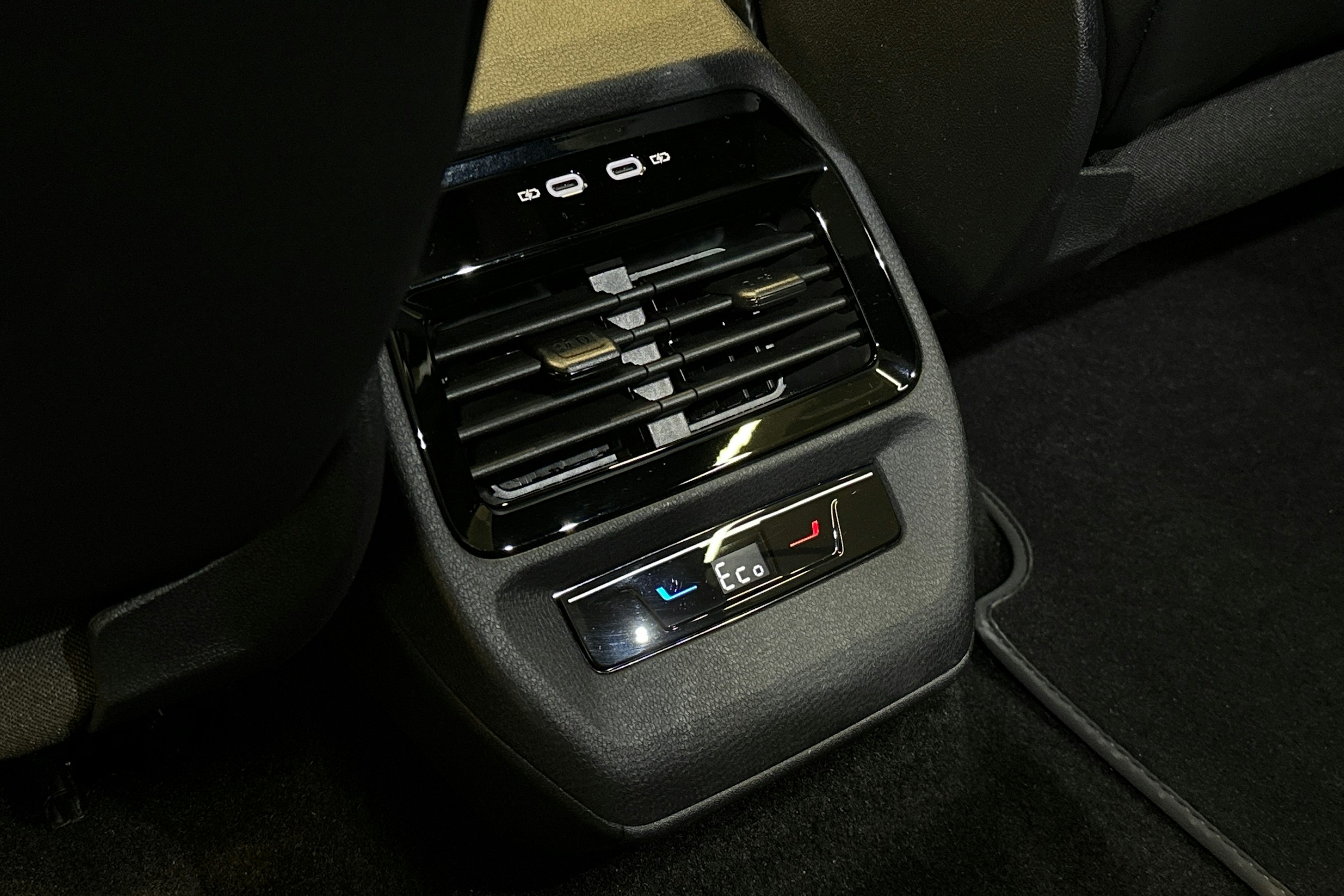 musta Volkswagen ID.4 2025 kuva 32.