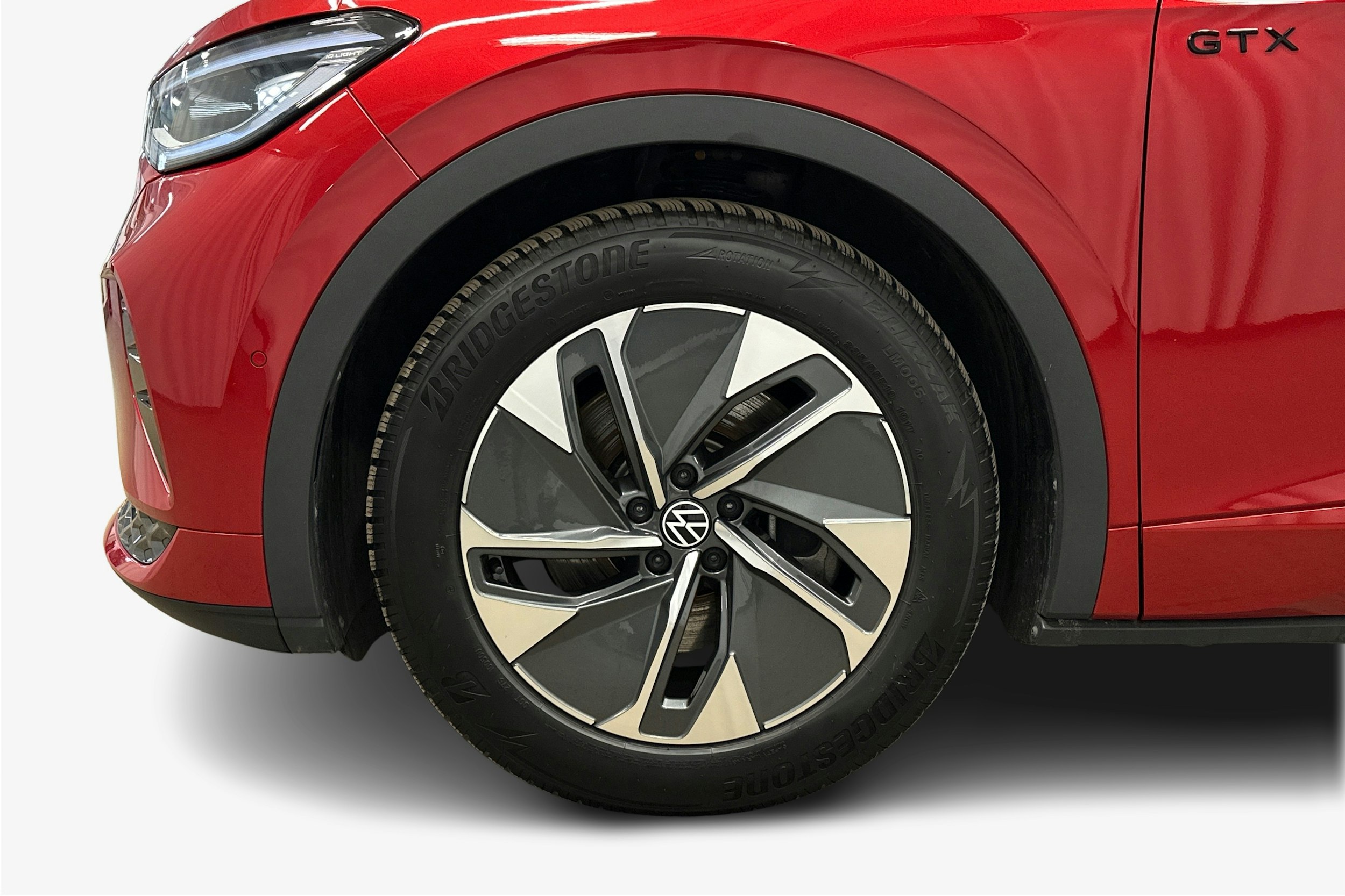 punainen Volkswagen ID.4 2025 kuva 9.