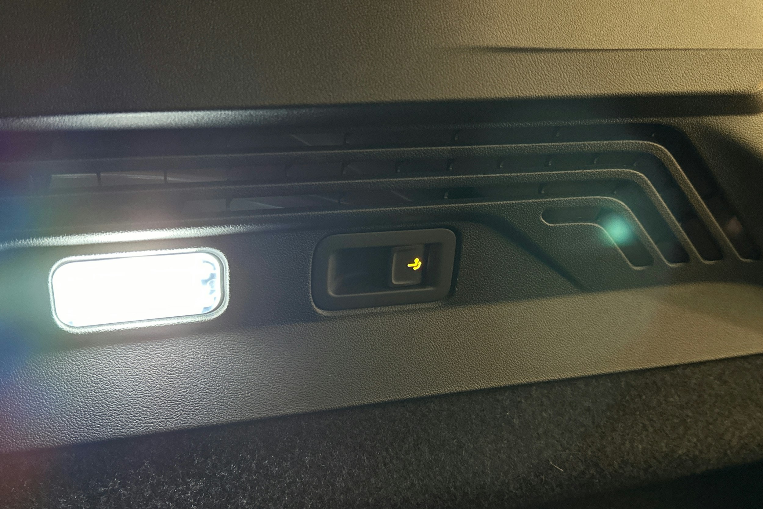 punainen Volkswagen ID.4 2025 kuva 13.