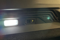 punainen Volkswagen ID.4 2025 kuva 13.