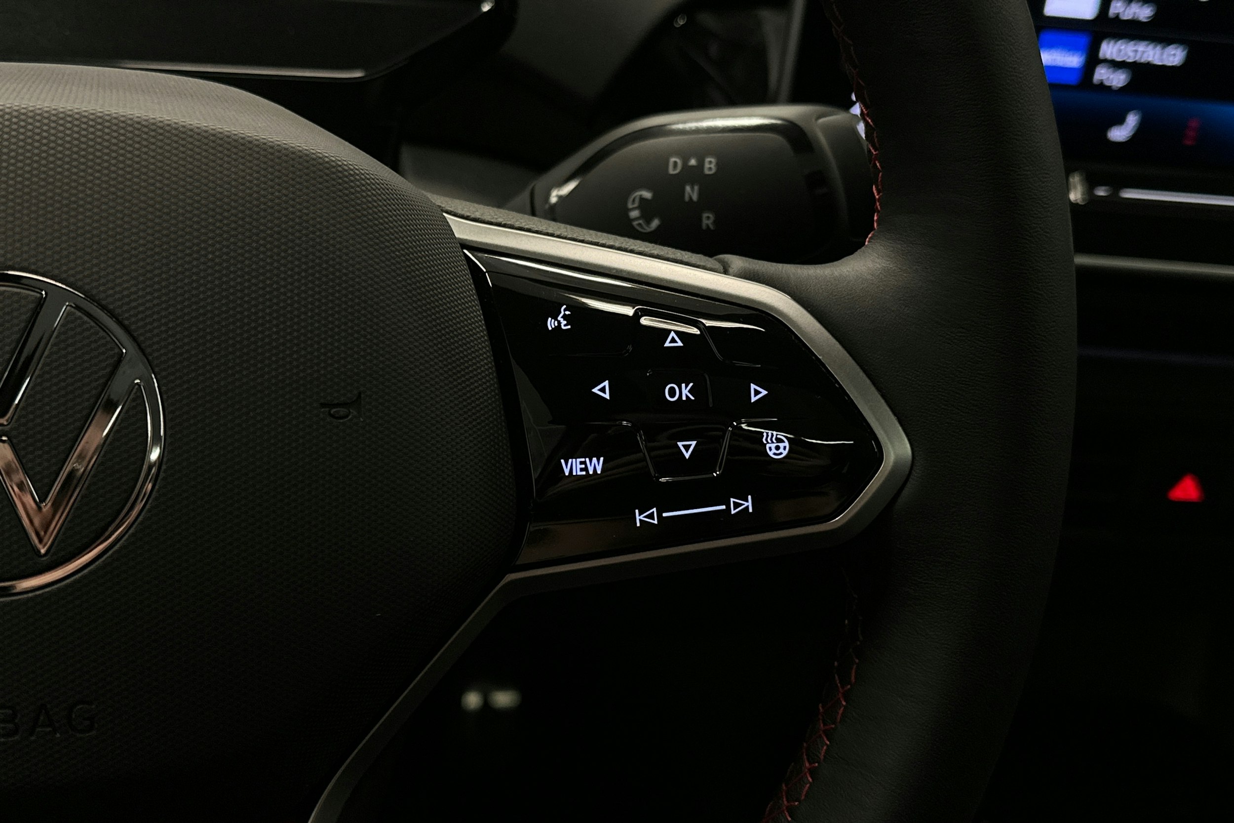 punainen Volkswagen ID.4 2025 kuva 18.