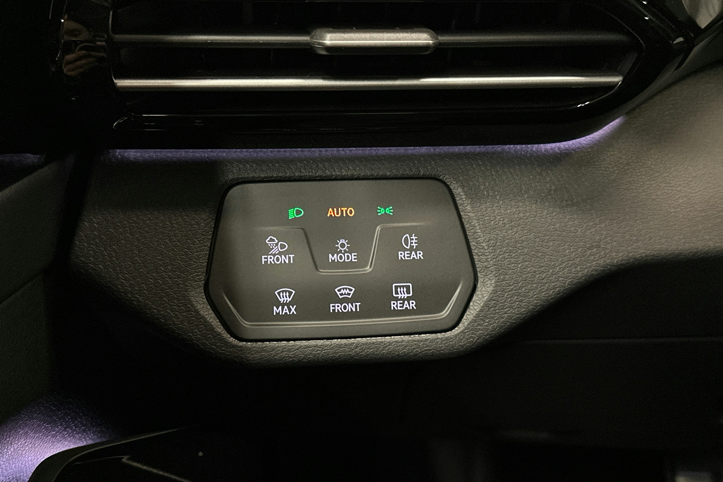 punainen Volkswagen ID.4 2025 kuva 19.