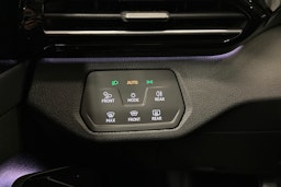 punainen Volkswagen ID.4 2025 kuva 19.