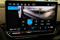 punainen Volkswagen ID.4 2025 kuva 29.