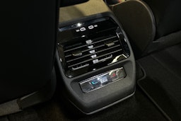 punainen Volkswagen ID.4 2025 kuva 34.