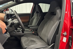 punainen Volkswagen ID.4 2025 kuva 17.