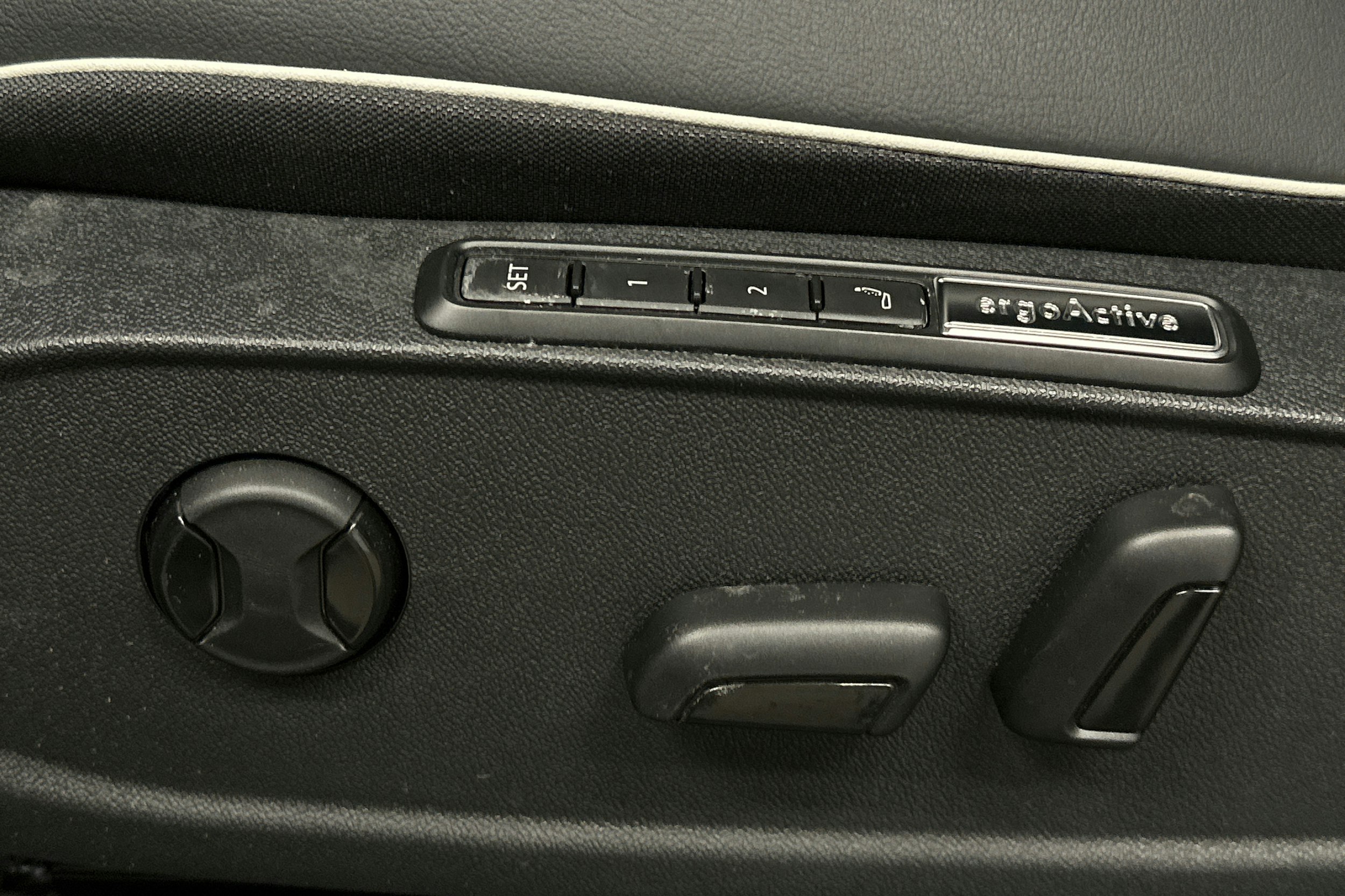 punainen Volkswagen ID.4 2025 kuva 18.