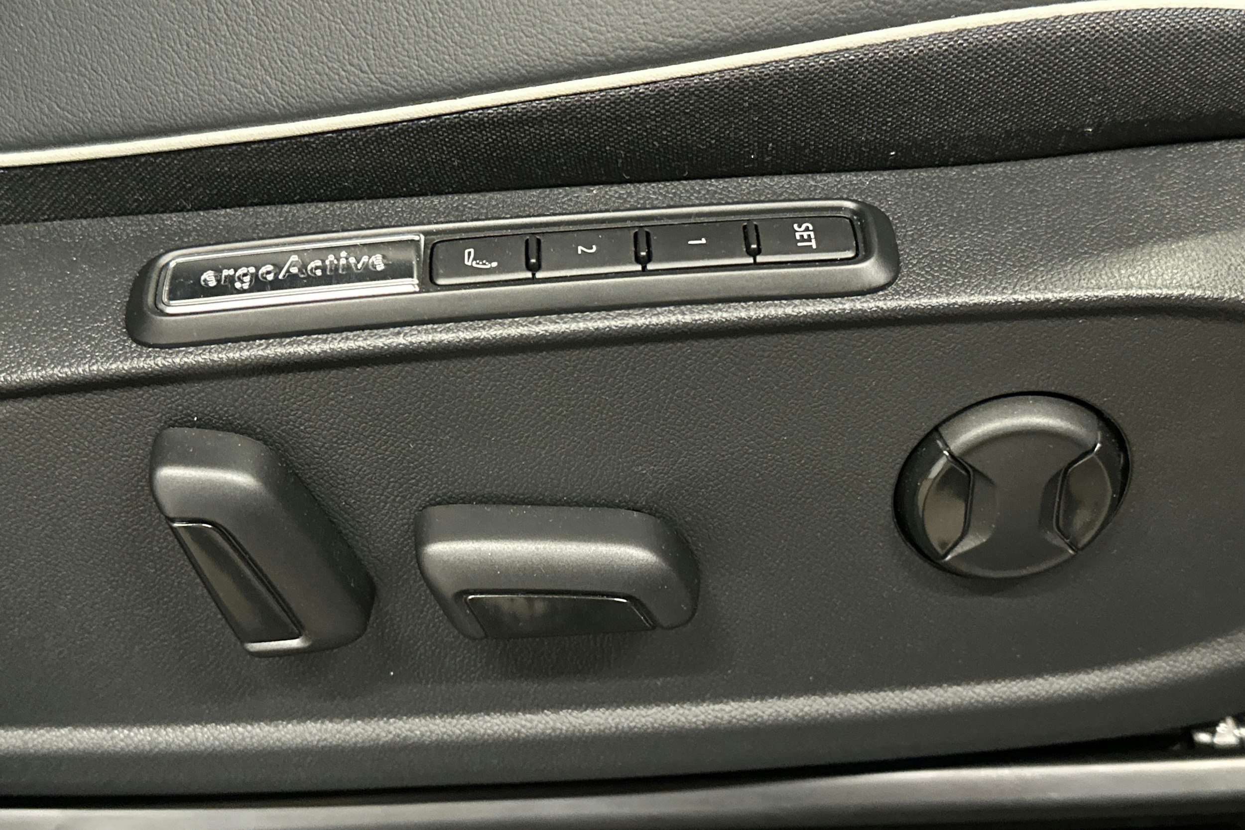 punainen Volkswagen ID.4 2025 kuva 19.