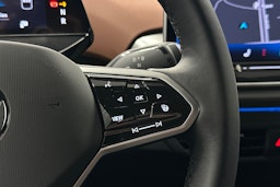 punainen Volkswagen ID.4 2025 kuva 22.