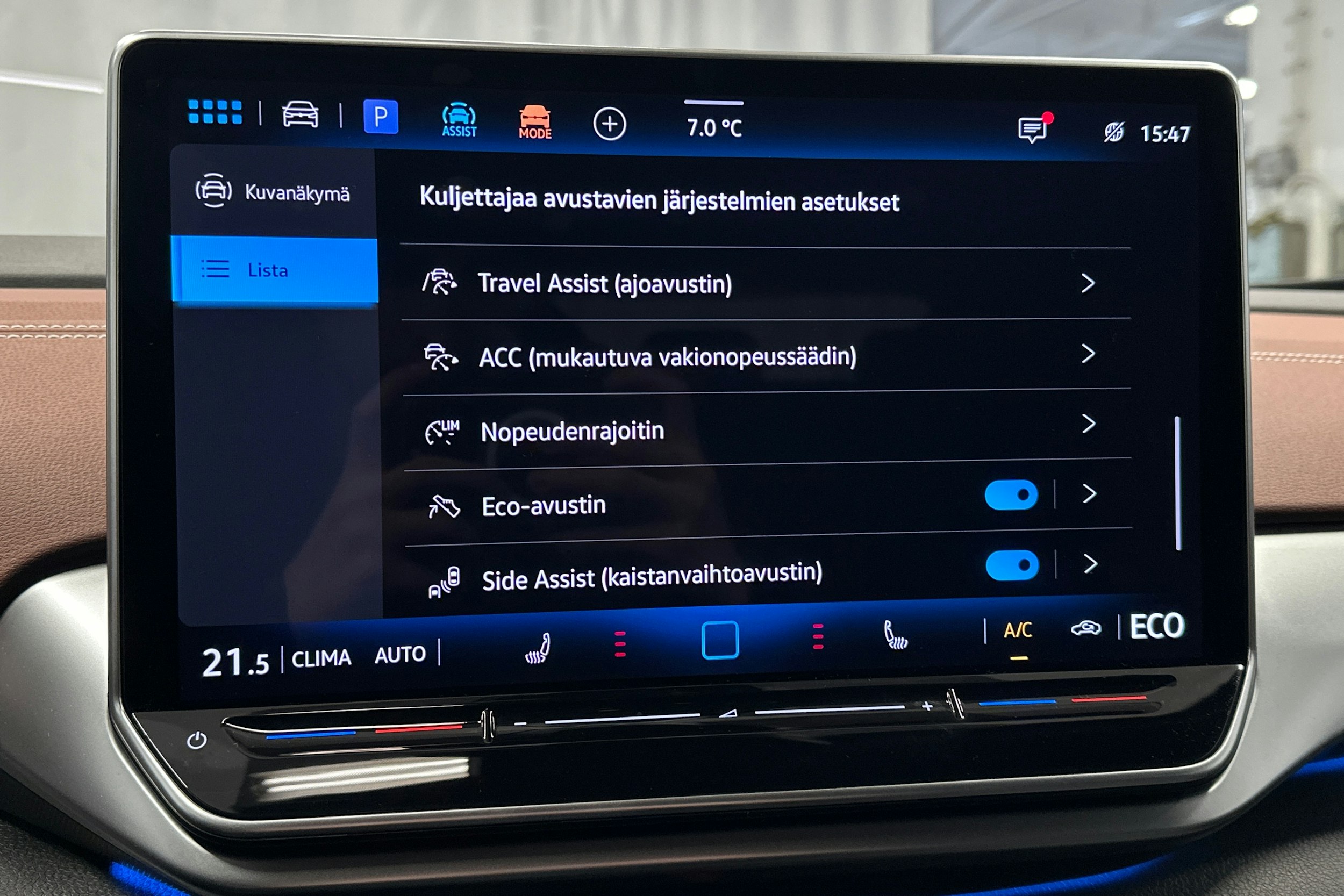 punainen Volkswagen ID.4 2025 kuva 32.