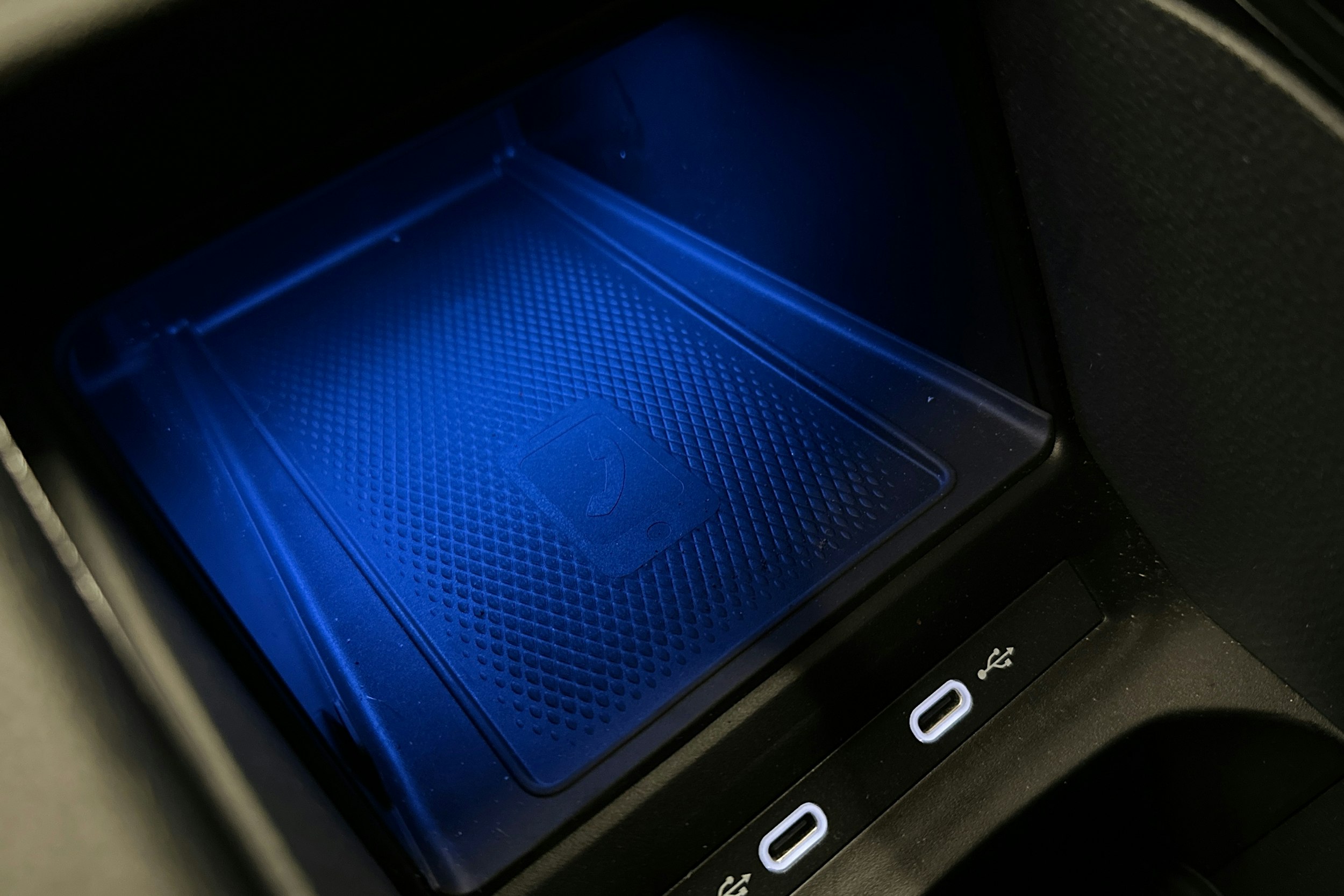 punainen Volkswagen ID.4 2025 kuva 36.