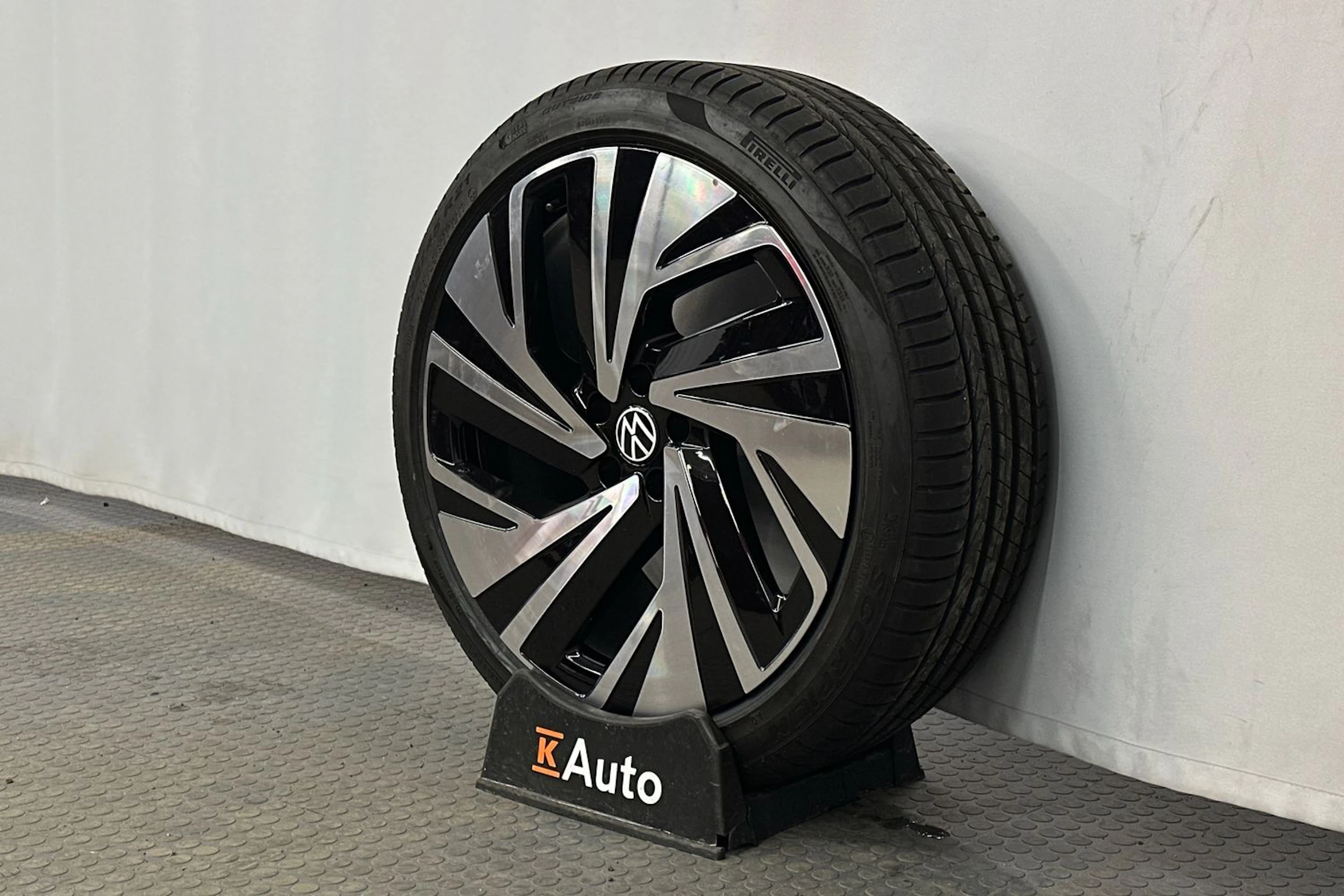 Musta Volkswagen ID.4 2025 kuva 10.