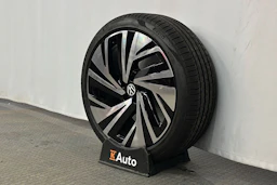 Musta Volkswagen ID.4 2025 kuva 10.