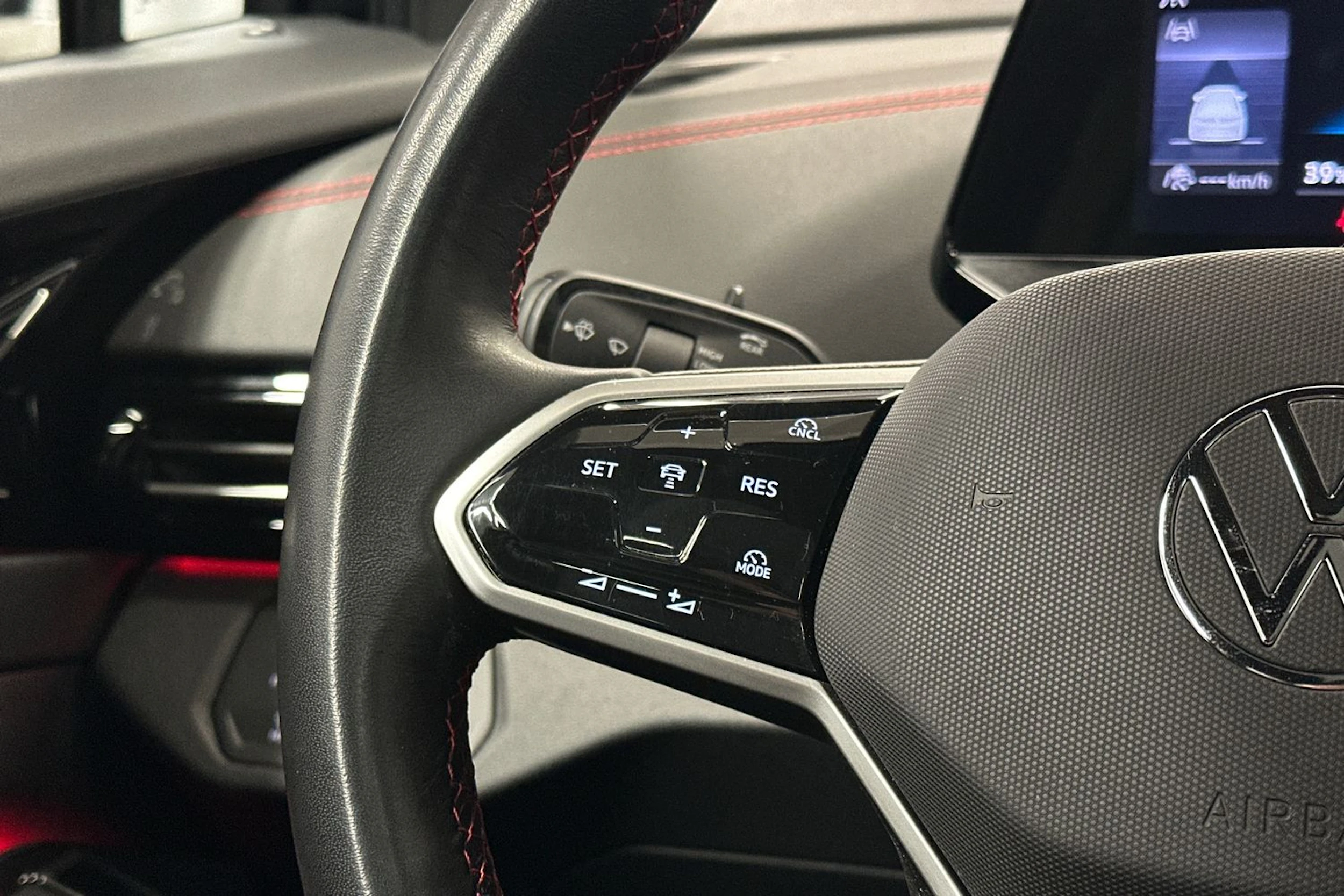 Musta Volkswagen ID.4 2025 kuva 13.