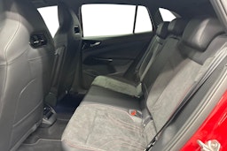 punainen Volkswagen ID.4 2025 kuva 10.