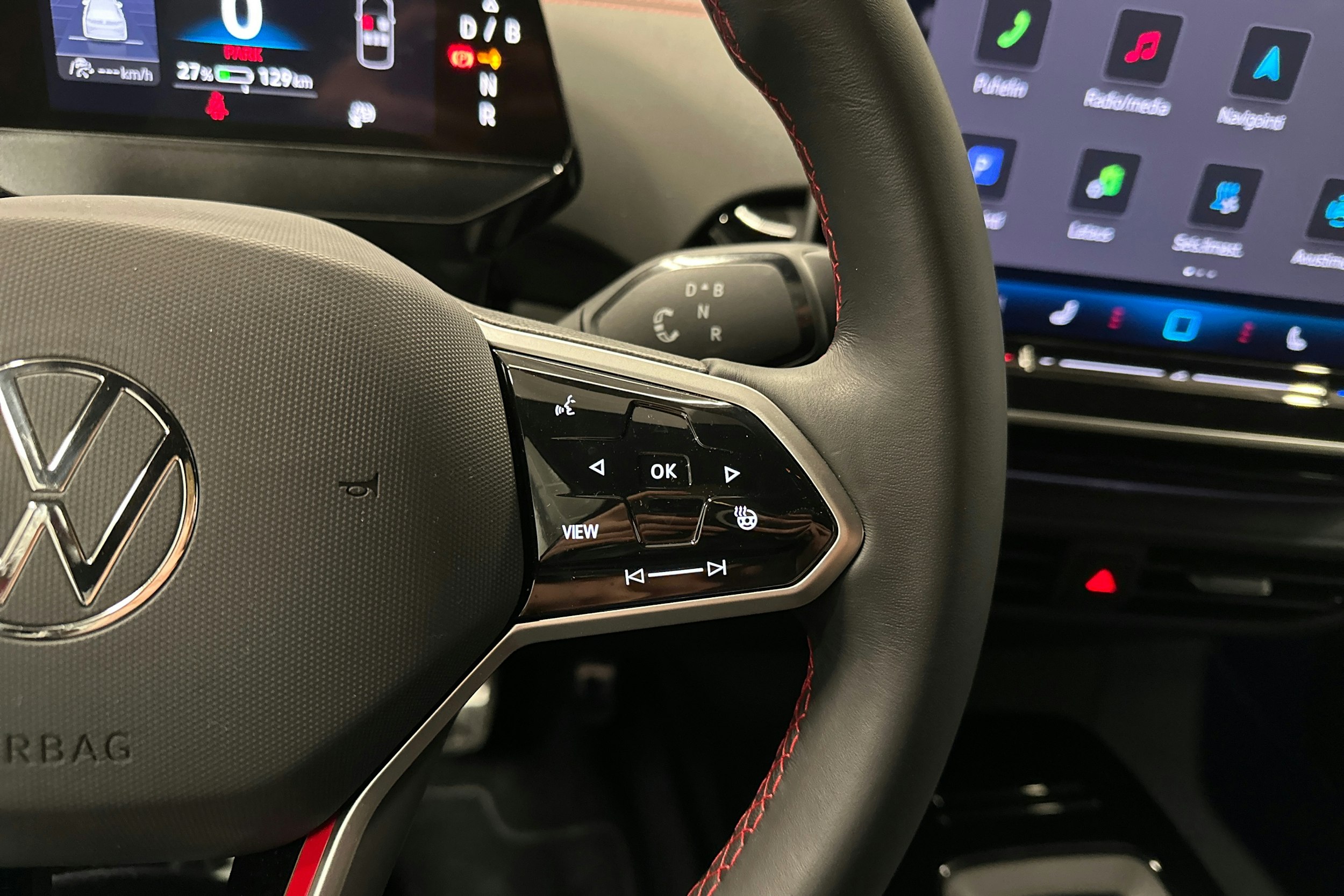 punainen Volkswagen ID.4 2025 kuva 15.