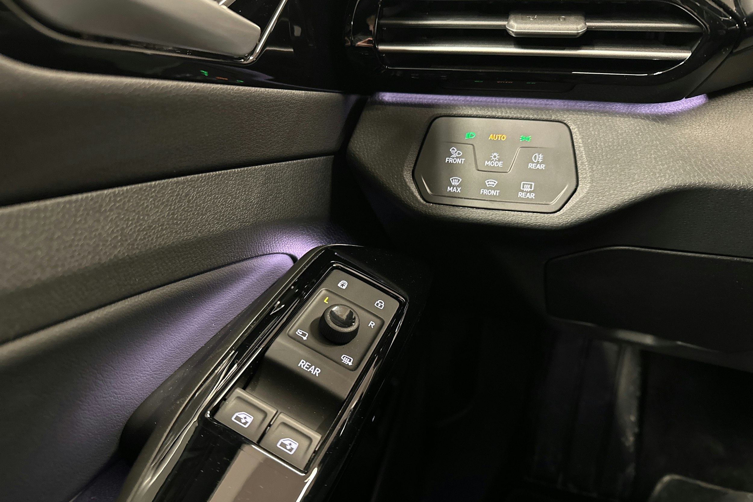 punainen Volkswagen ID.4 2025 kuva 17.