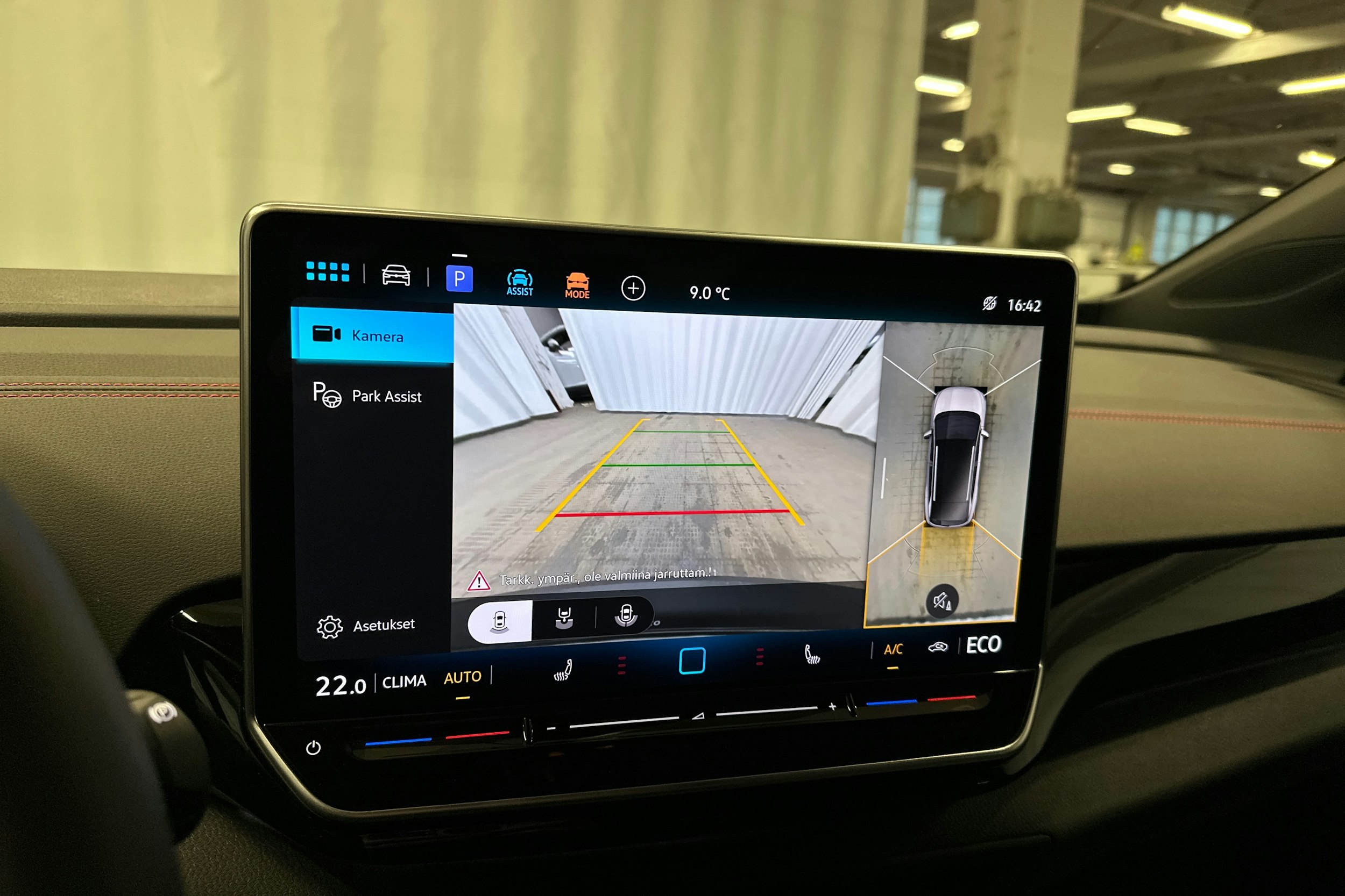 punainen Volkswagen ID.4 2025 kuva 18.