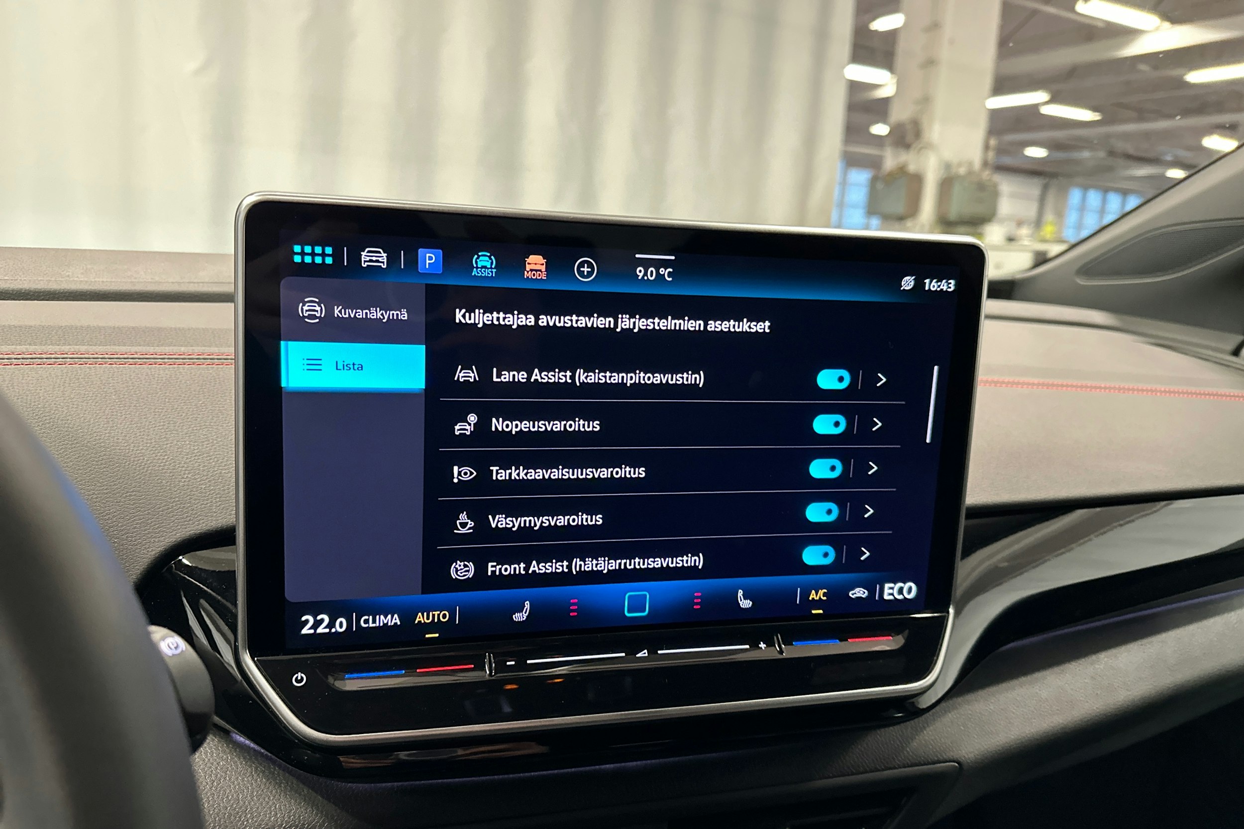 punainen Volkswagen ID.4 2025 kuva 23.