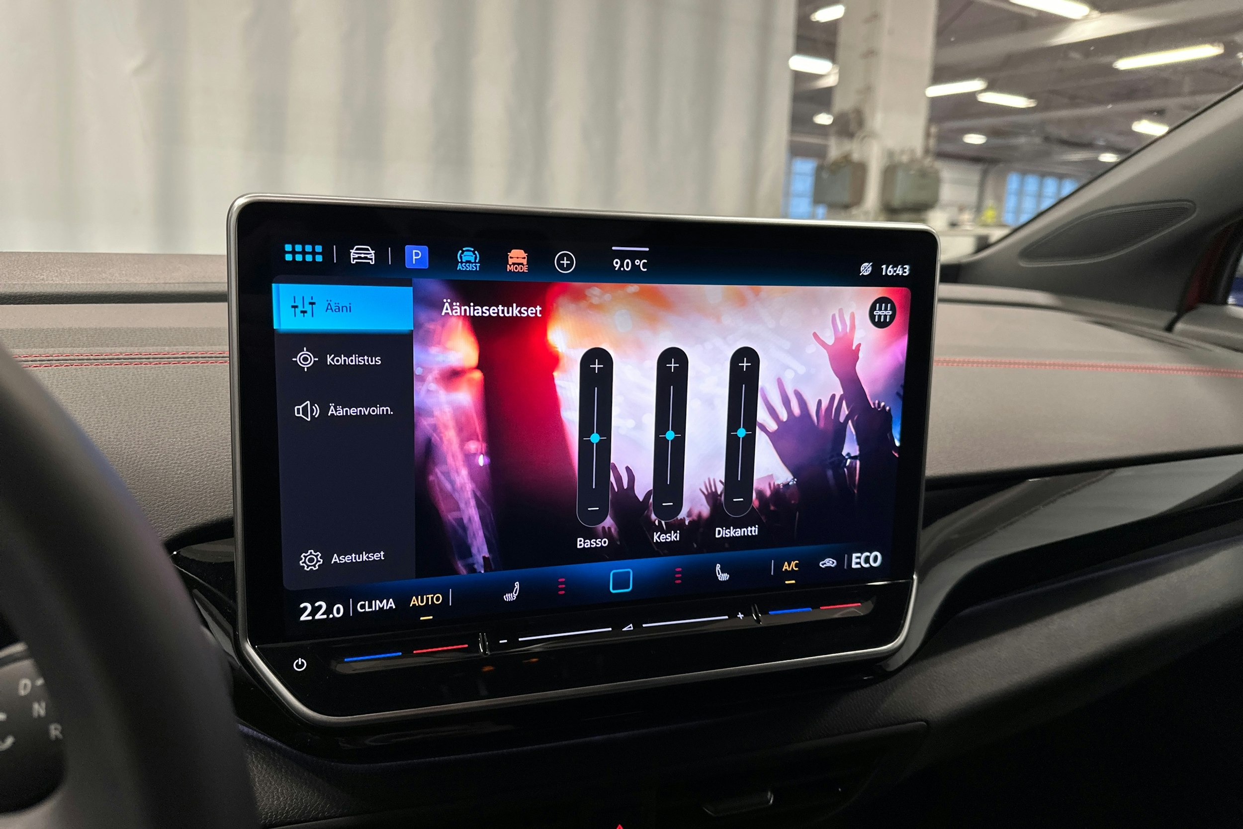 punainen Volkswagen ID.4 2025 kuva 26.