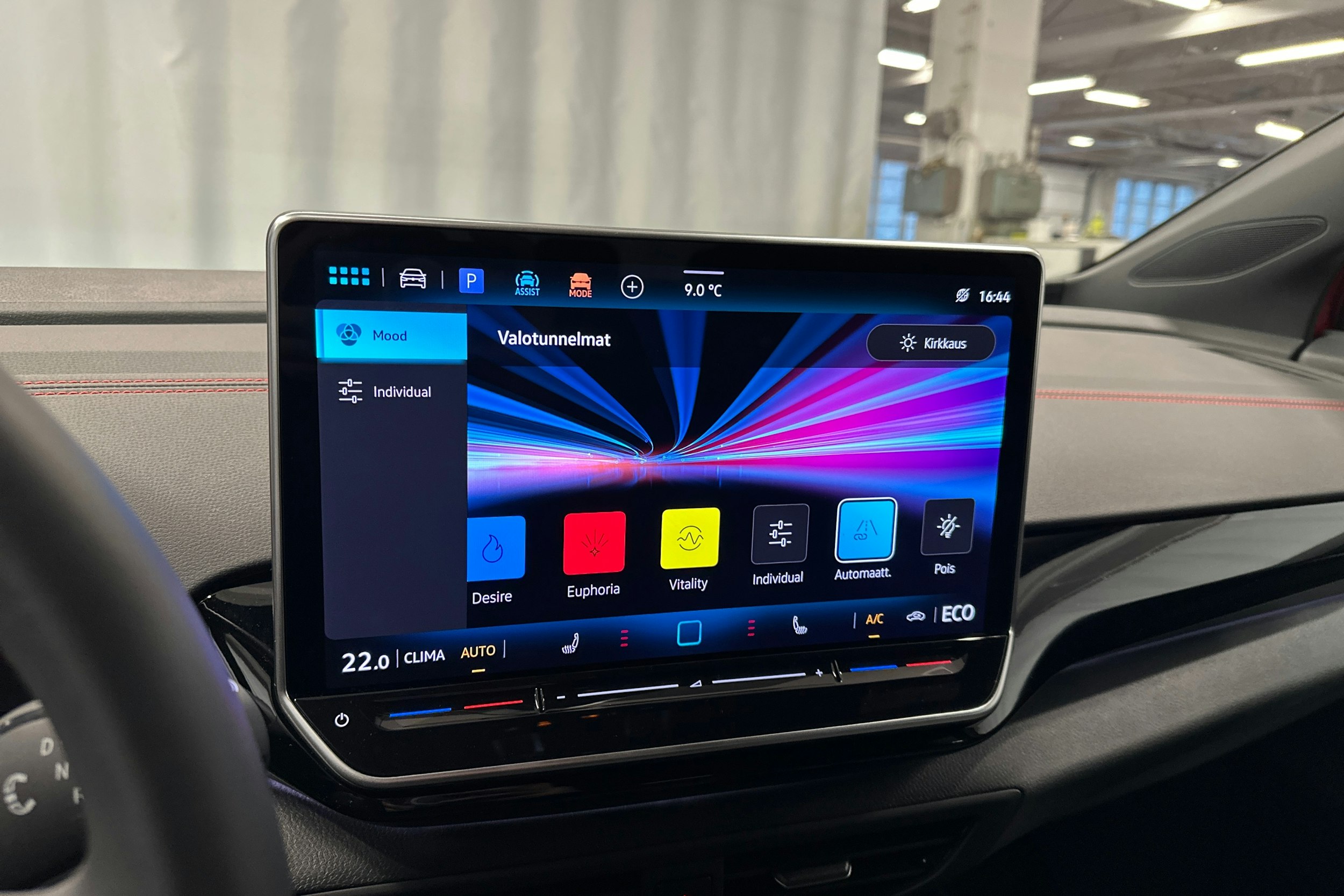 punainen Volkswagen ID.4 2025 kuva 27.