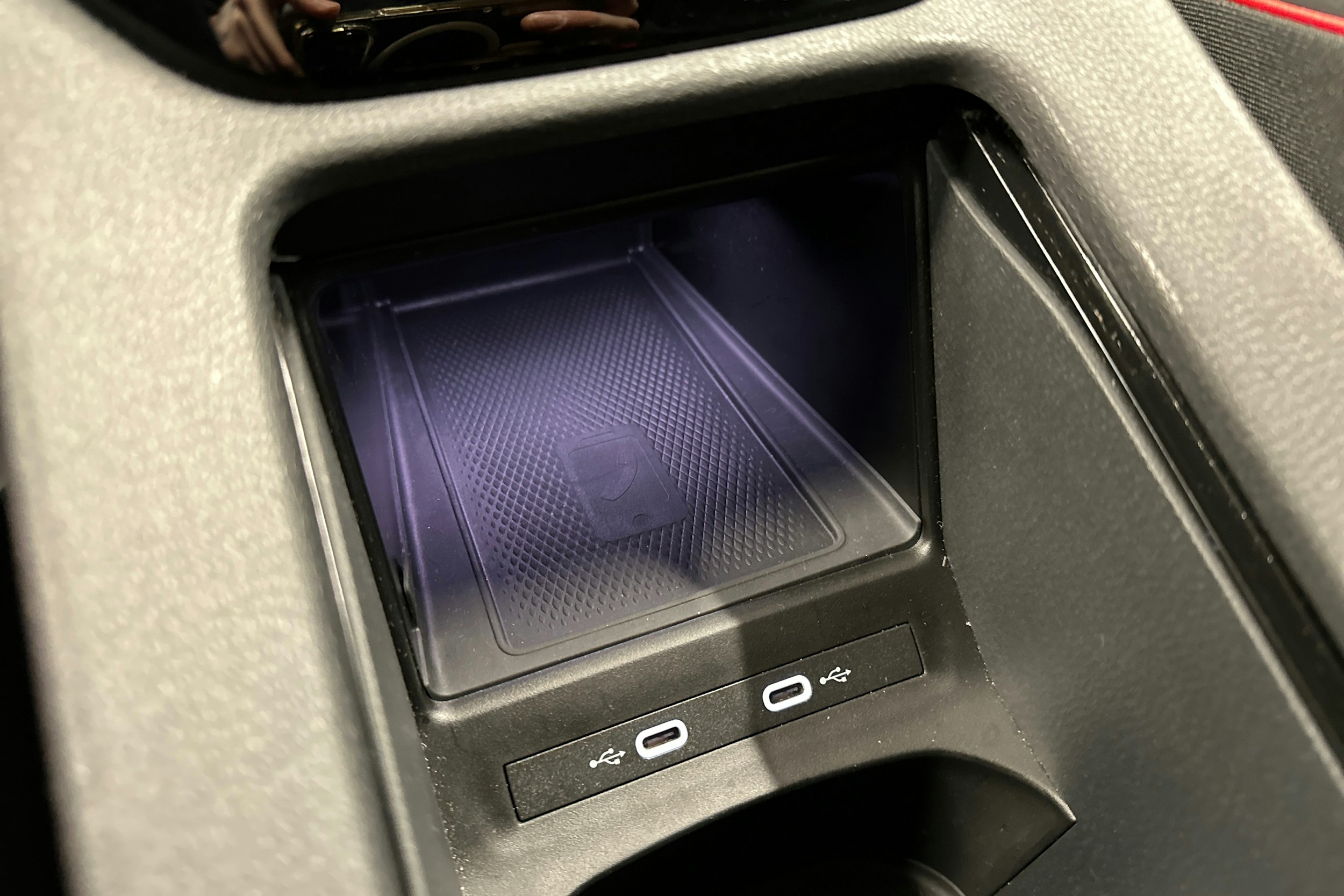 punainen Volkswagen ID.4 2025 kuva 28.