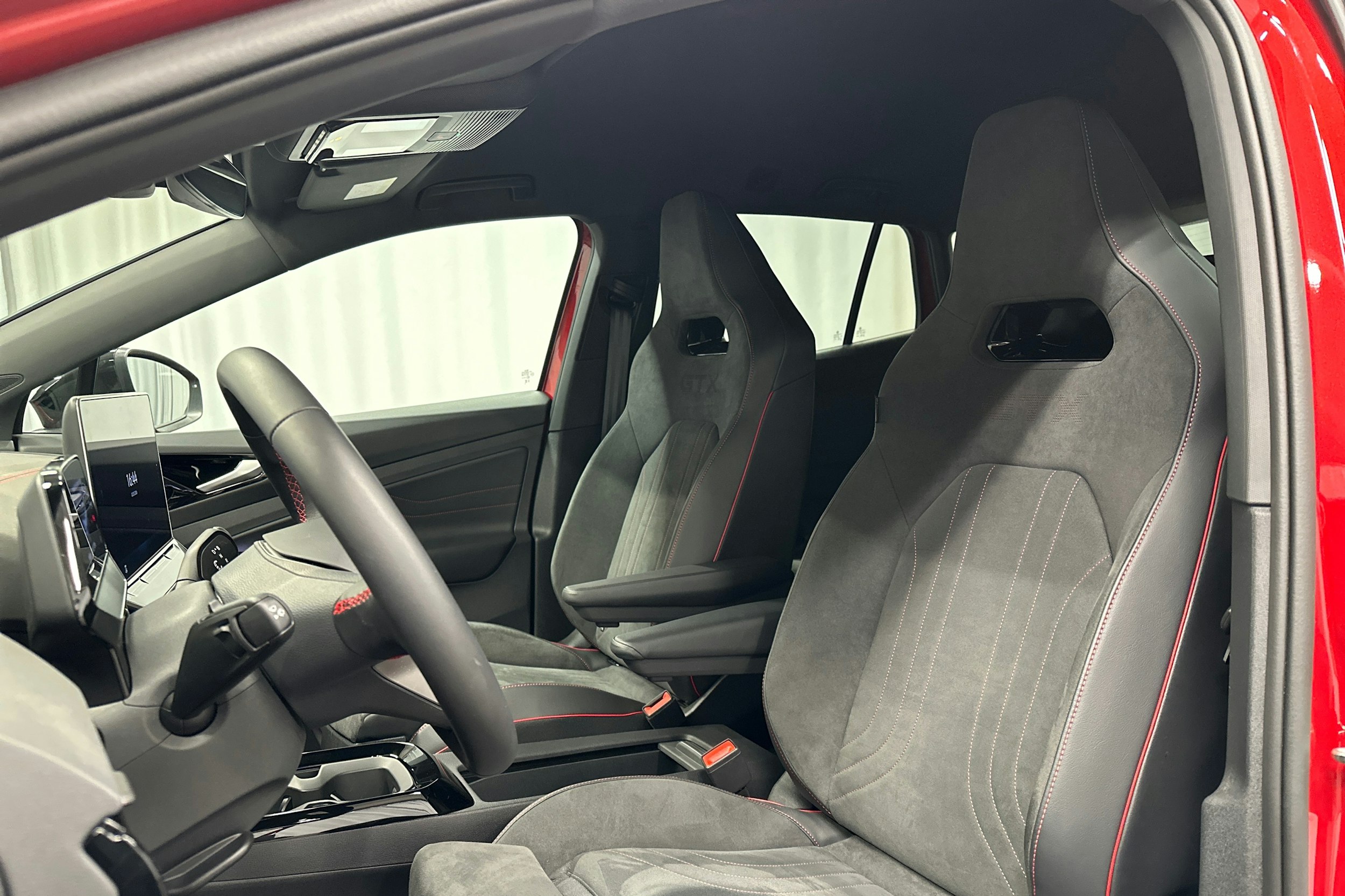 punainen Volkswagen ID.4 2025 kuva 29.